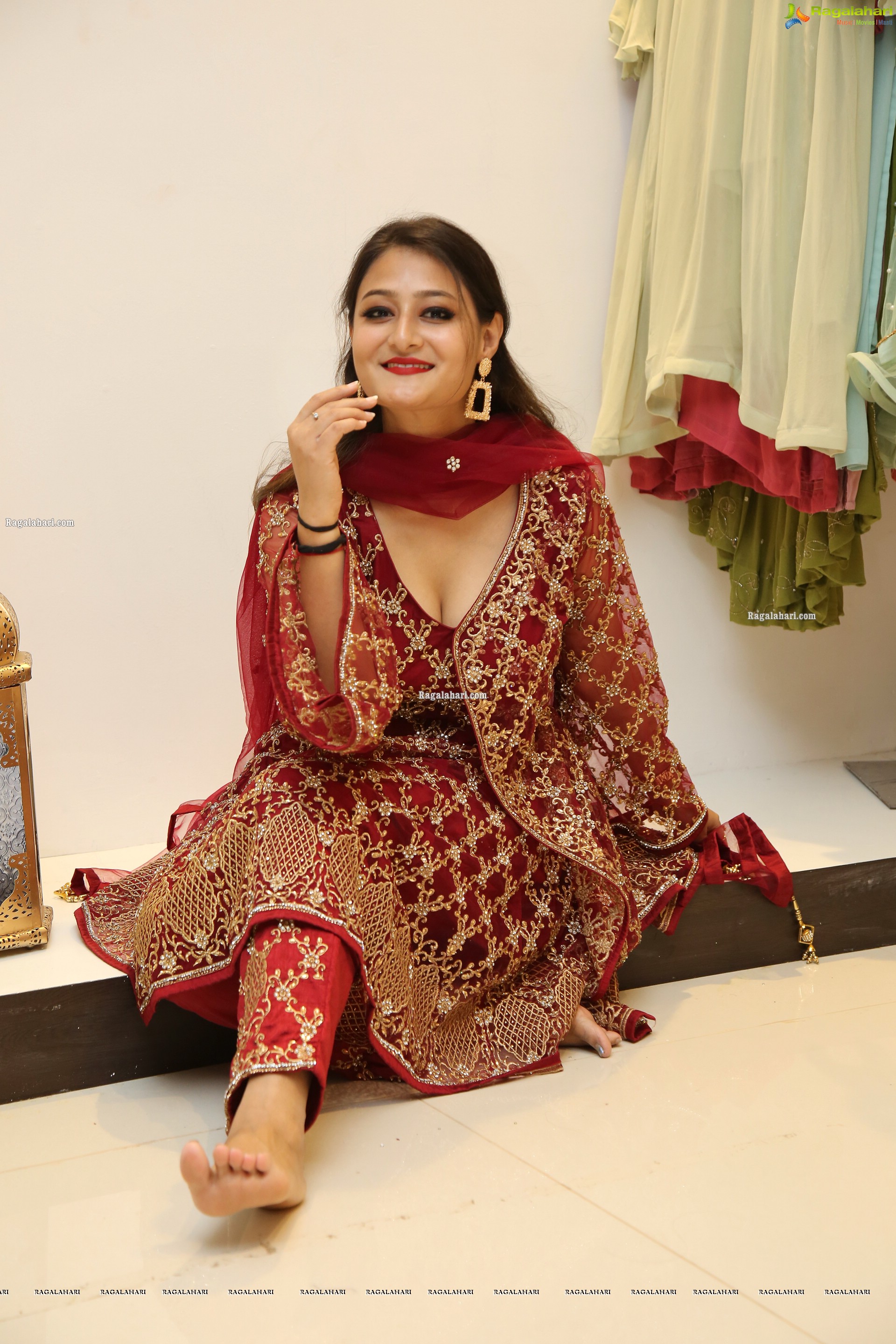 Nilofer Haidry in Red Churidar, HD Photo Gallery