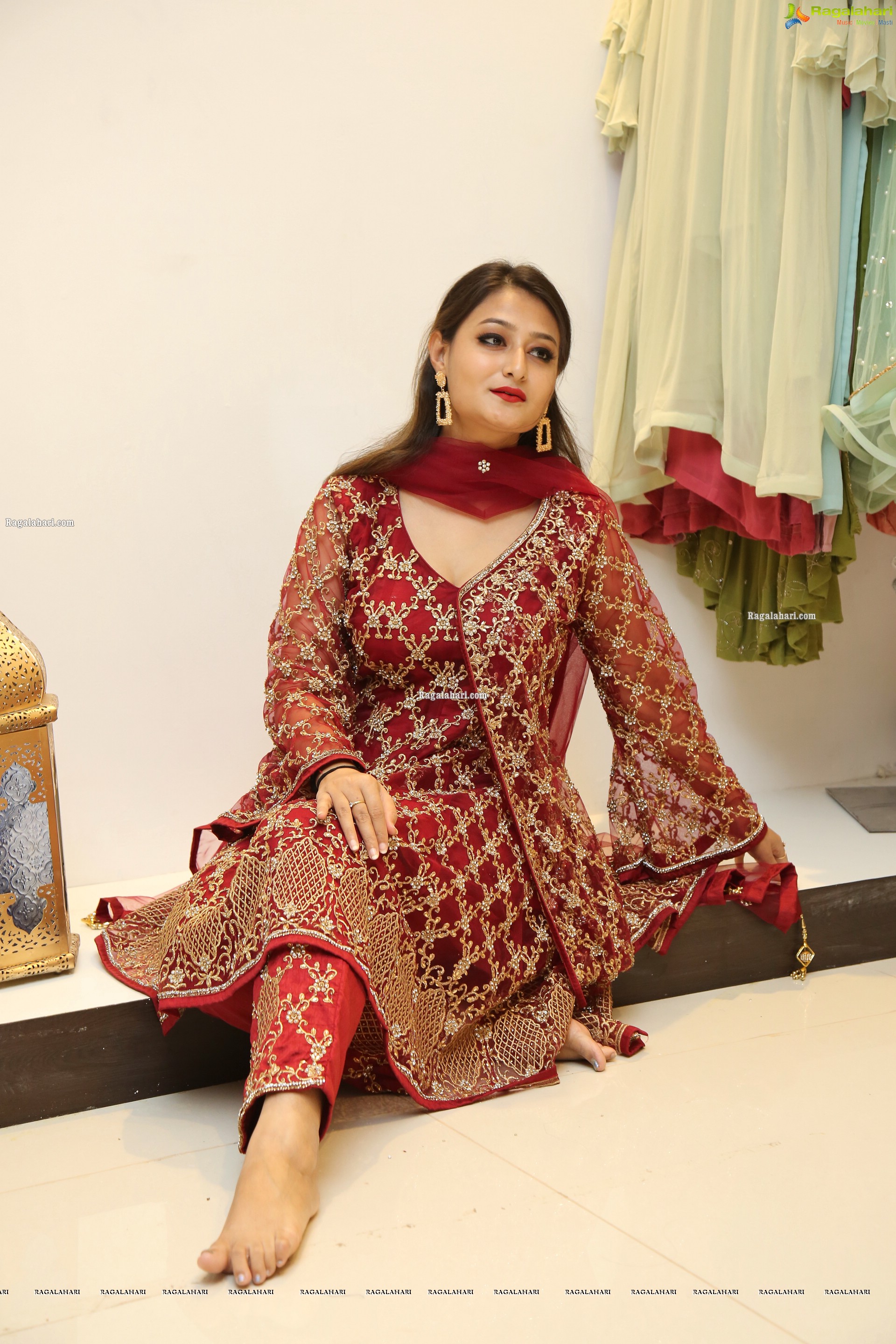 Nilofer Haidry in Red Churidar, HD Photo Gallery