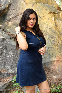 Priyansha Dubey at Dammunnodu Movie Opening