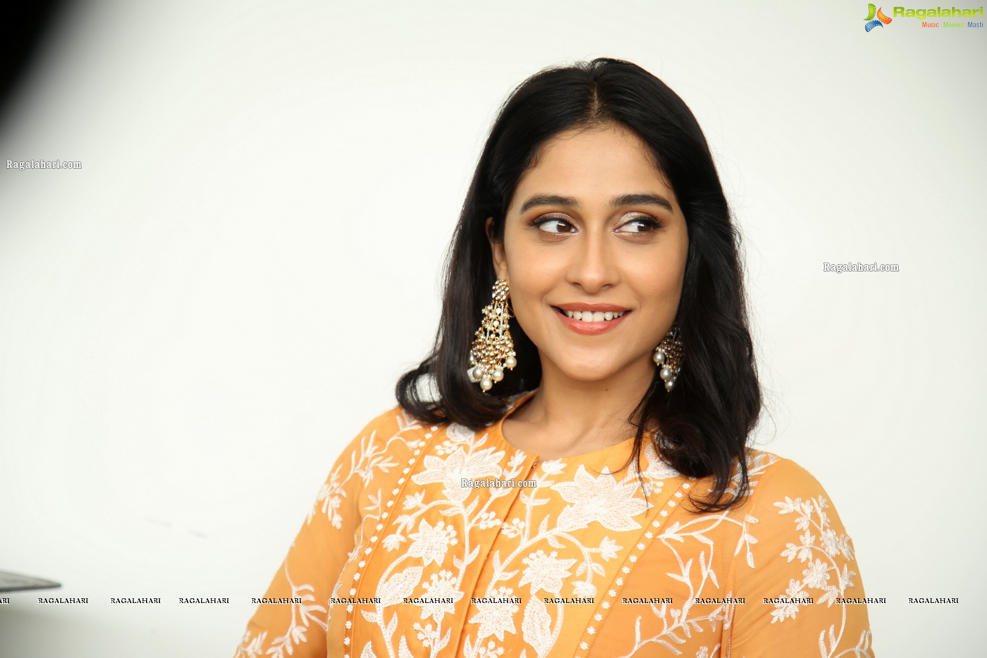 Regina Cassandra at Anya's Tutorial Team Press Meet, HD Photo Gallery