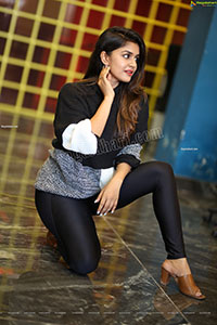 Sanjana Anand in Black Sweatshirt