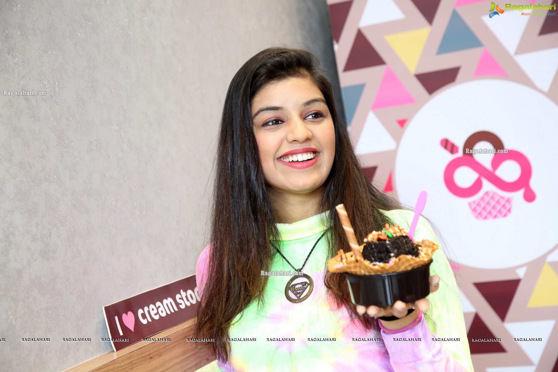 Shruthi Sharma Poses With an Ice Cream, HD Photo Gallery