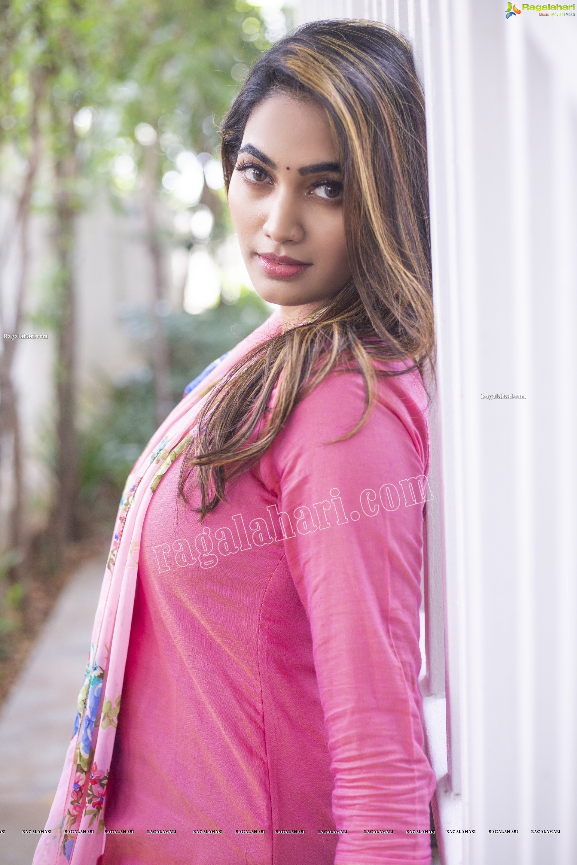 Spandana Palli in Pink Kurti, Exclusive HD Photo Gallery