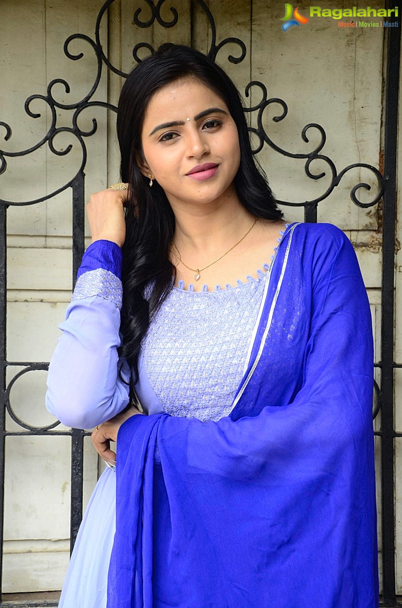 Naveena Reddy Latest Stills