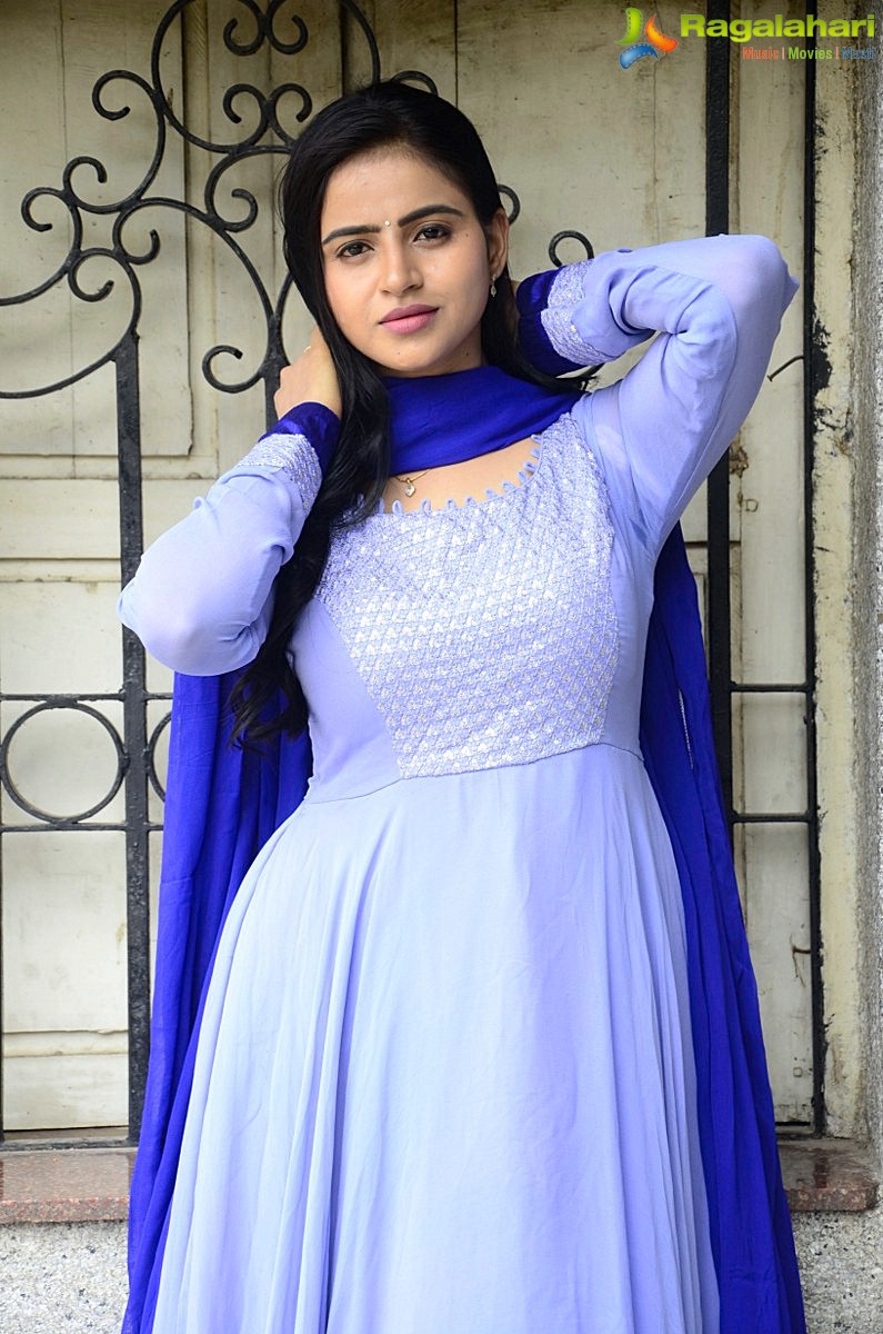 Naveena Reddy Latest Stills