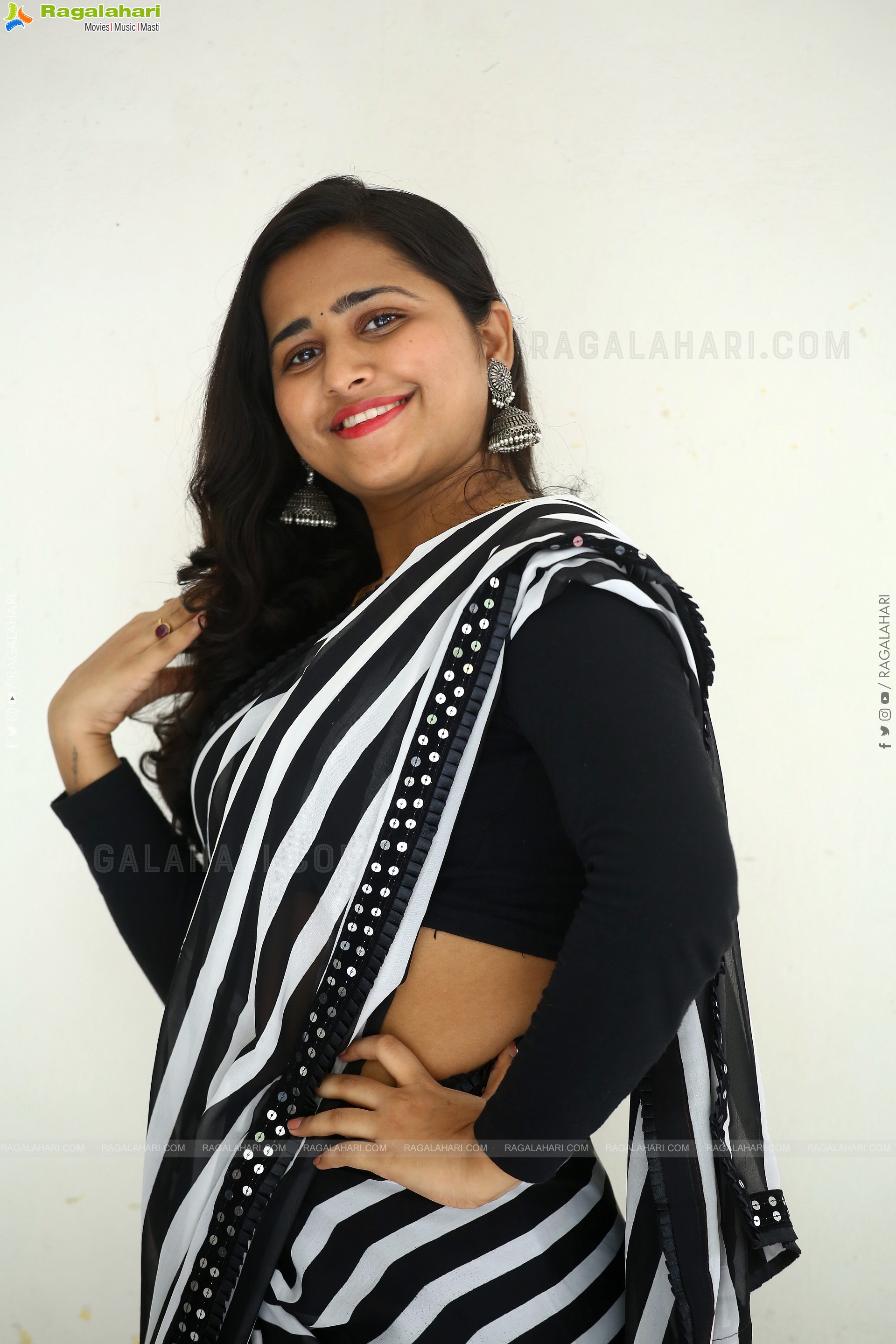 Akhila Akarshana Stills at Naa Venta Paduthunna Chinnadevadamma Movie Press Meet