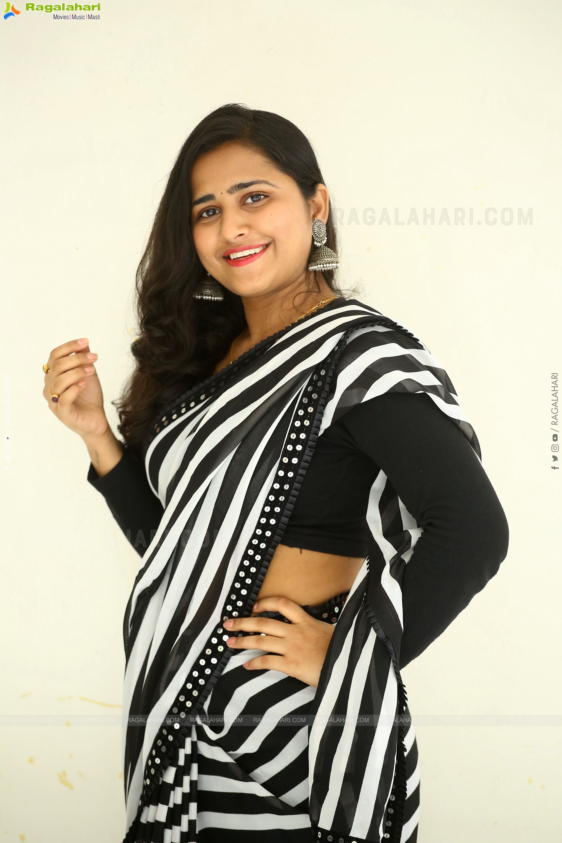 Akhila Akarshana Stills at Naa Venta Paduthunna Chinnadevadamma Movie Press Meet