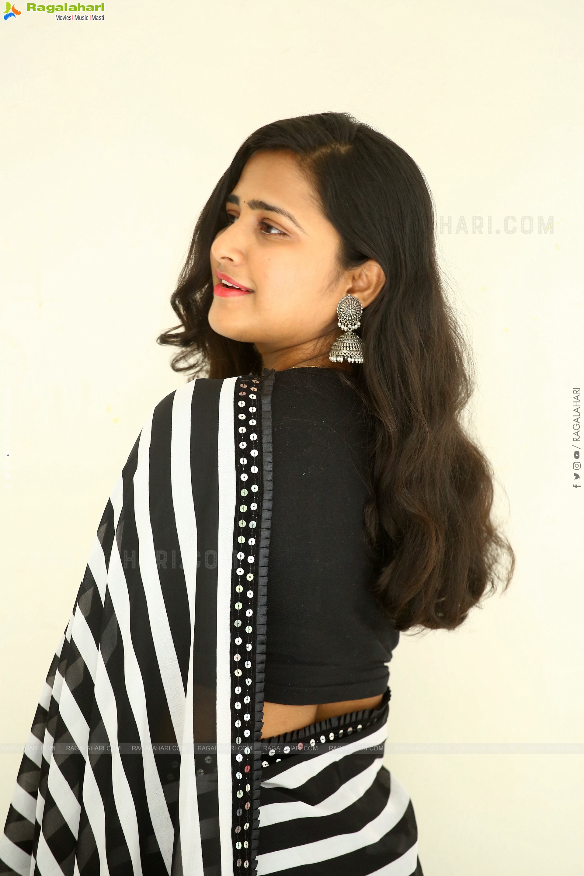 Akhila Akarshana Stills at Naa Venta Paduthunna Chinnadevadamma Movie Press Meet