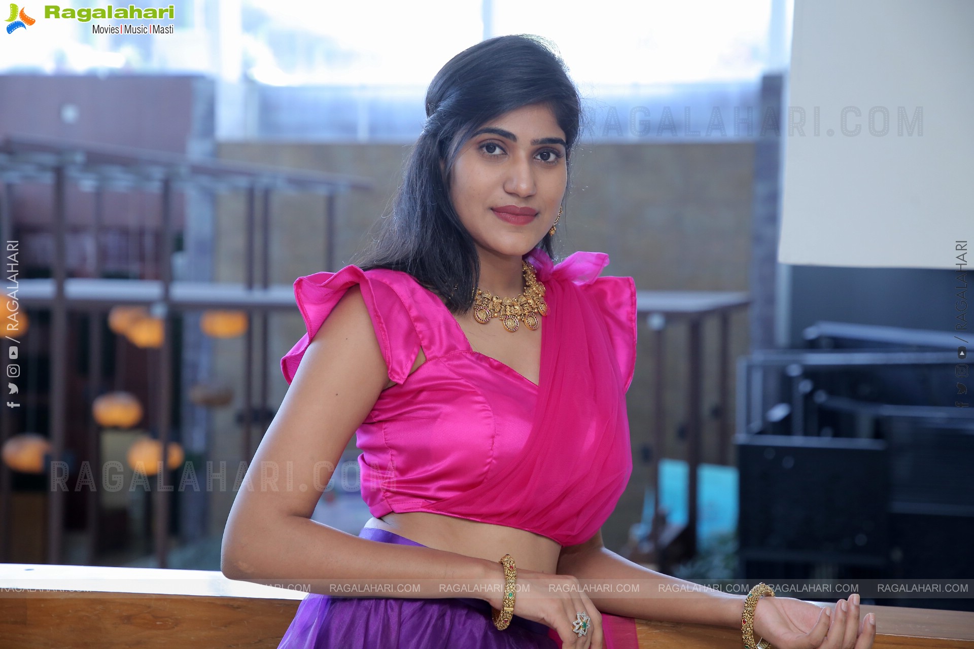 Bindu Bhargavi Poses With Jewellery, HD Photo Gallery