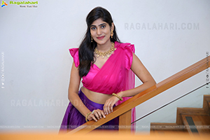 Bindu Bhargavi Poses With Jewellery