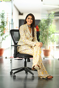 Mrunal Thakur at Sita Ramam Interview