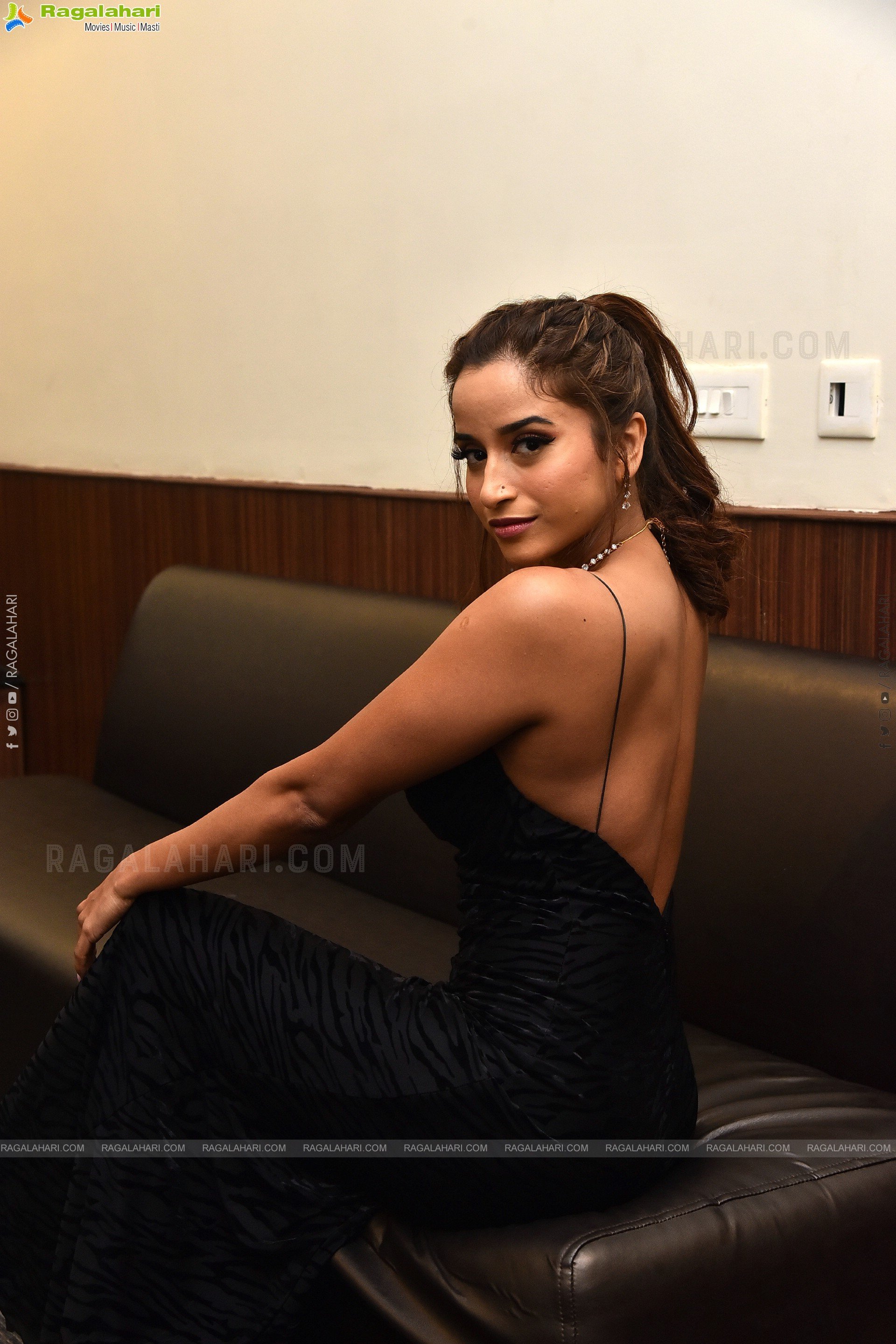 Pooja Bhalekar Stills at Ladki Pre-Release Event, HD Photo Gallery