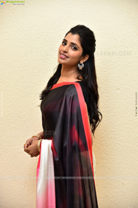 Anchor Shyamala at Ladki Pre-Release Event