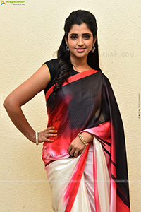 Anchor Shyamala at Ladki Pre-Release Event