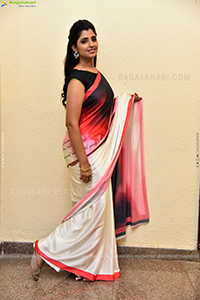 Anchor Shyamala at Ladki Pre-Release Event