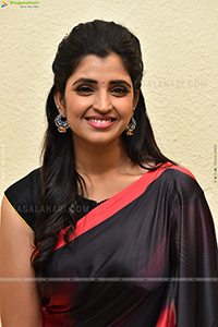 Anchor Shyamala at Ladki Pre-Release Event