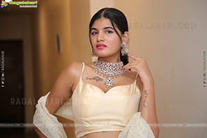 Sindhu Manthri Poses With Jewellery