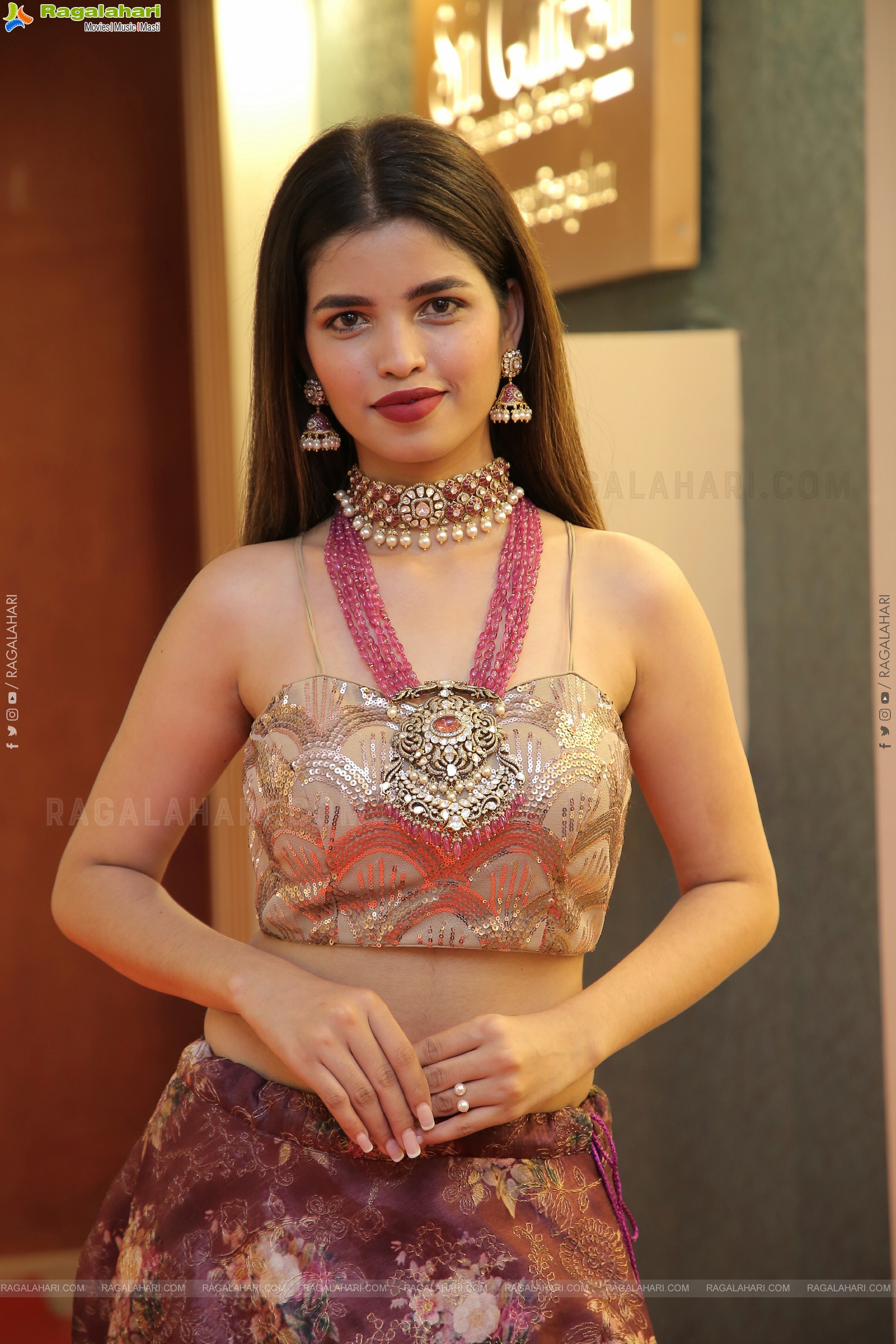 Urmila Chauhan Poses With Jewellery, HD Photo Gallery