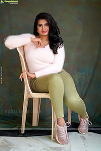 Anusha Venugopal in Baby Pink Sweatshirt