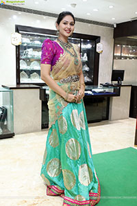 Anu Sree Reddy Latest Stills, HD Gallery