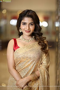 Iswarya Menon at Spy Pre Release Event, HD Gallery