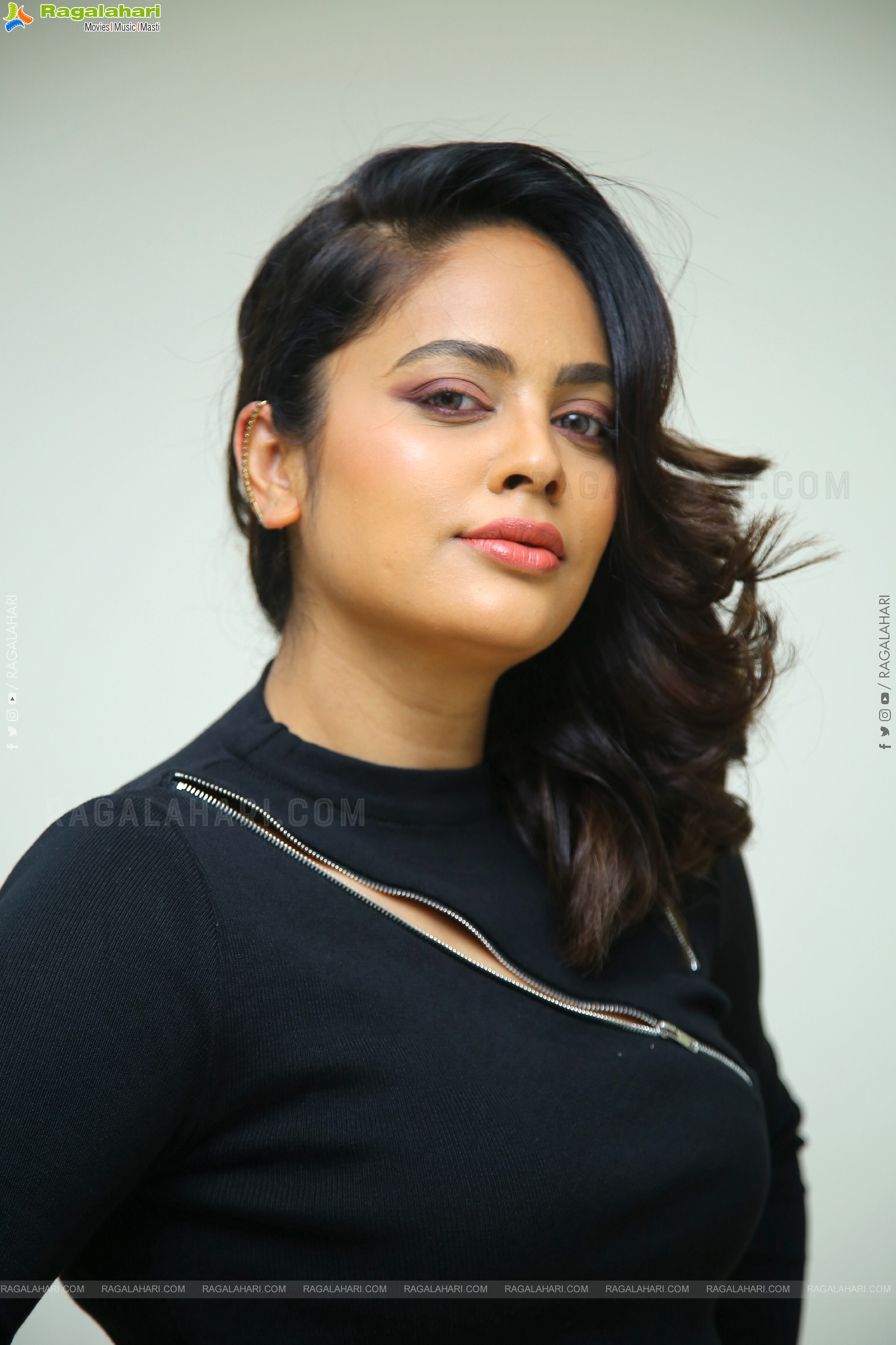 Nandita Swetha at OMG Movie Pressmeet, HD Gallery