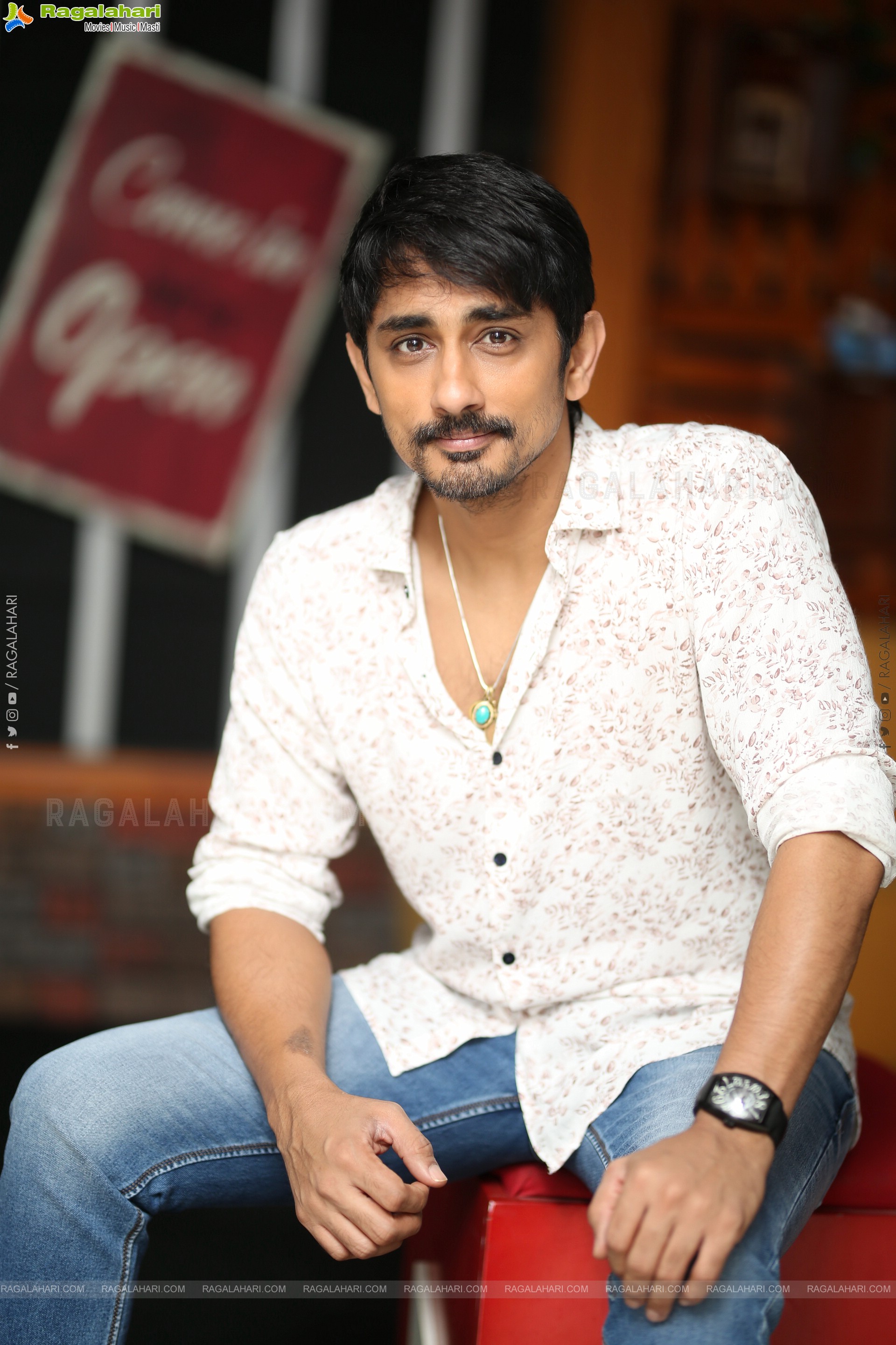 Siddharth stills at Takkar Interview, HD Gallery