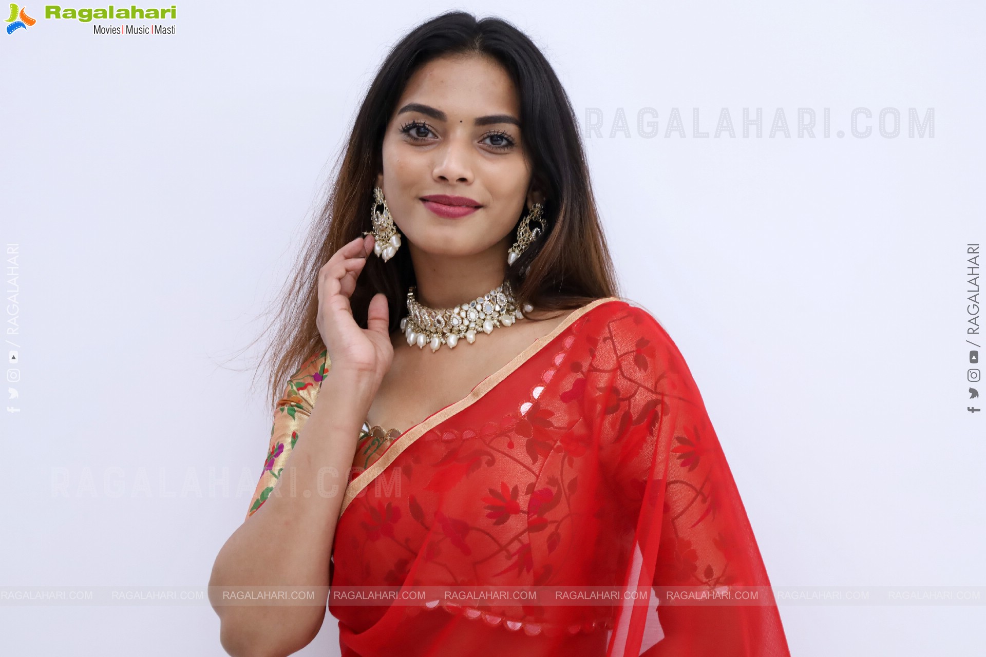 Sony Latest stills in Red Saree, HD Gallery