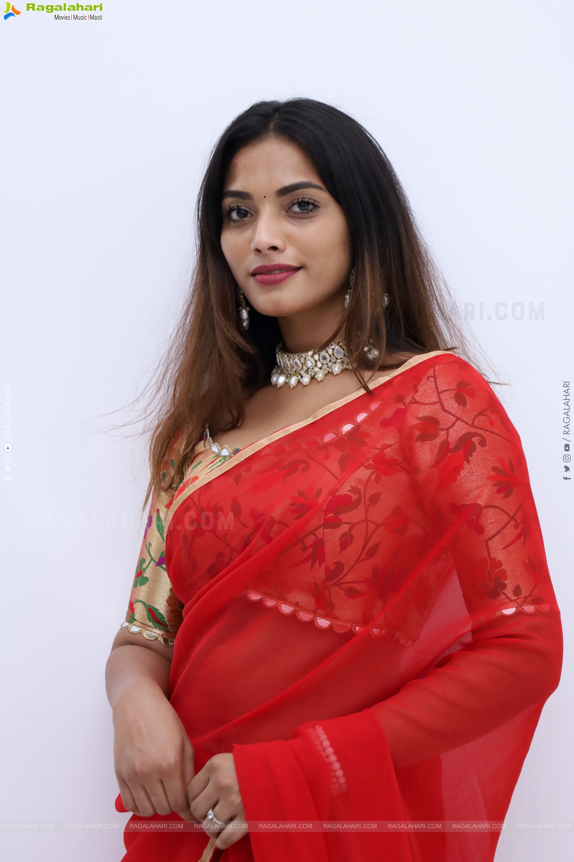 Sony Latest stills in Red Saree, HD Gallery