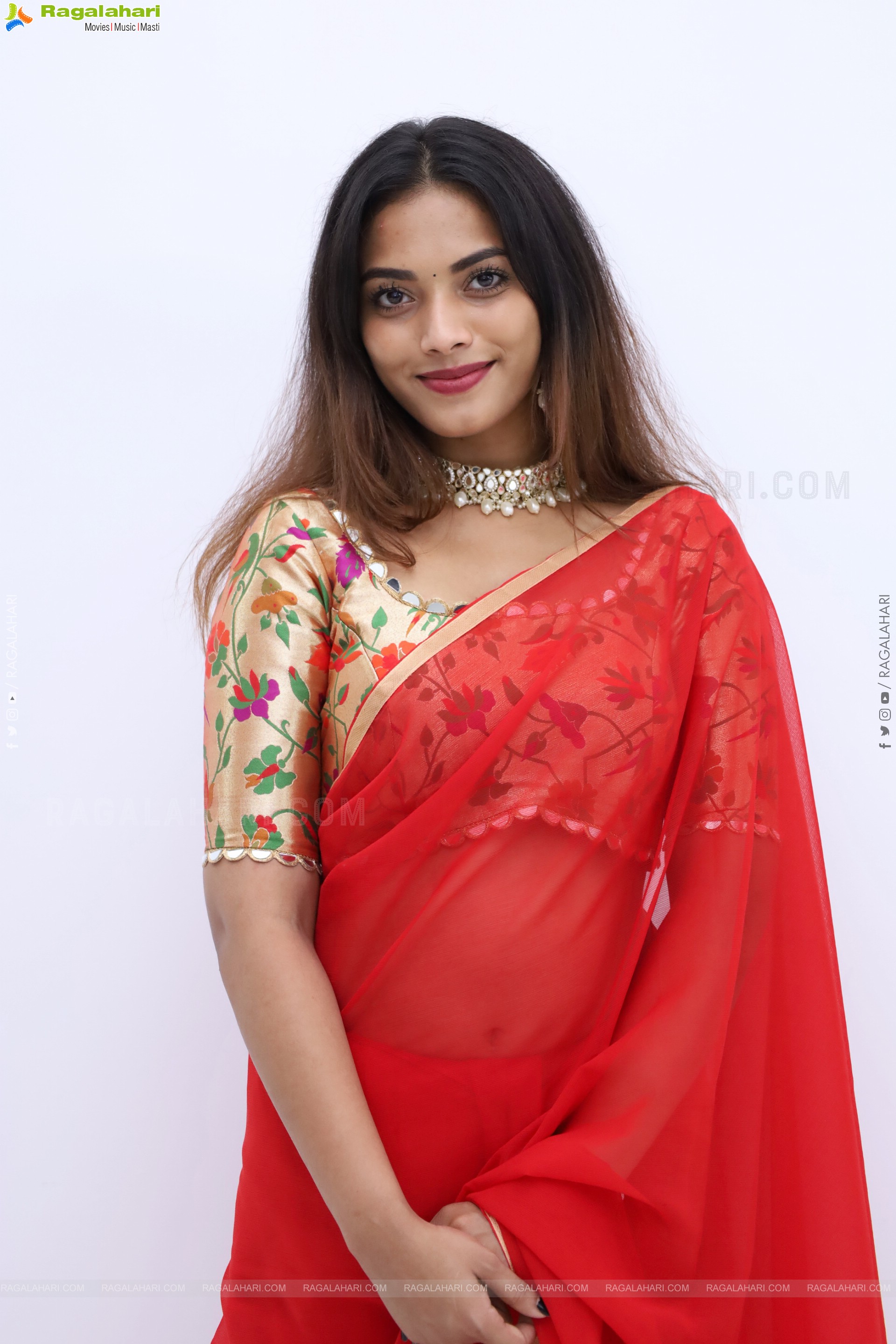 Sony Latest stills in Red Saree, HD Gallery