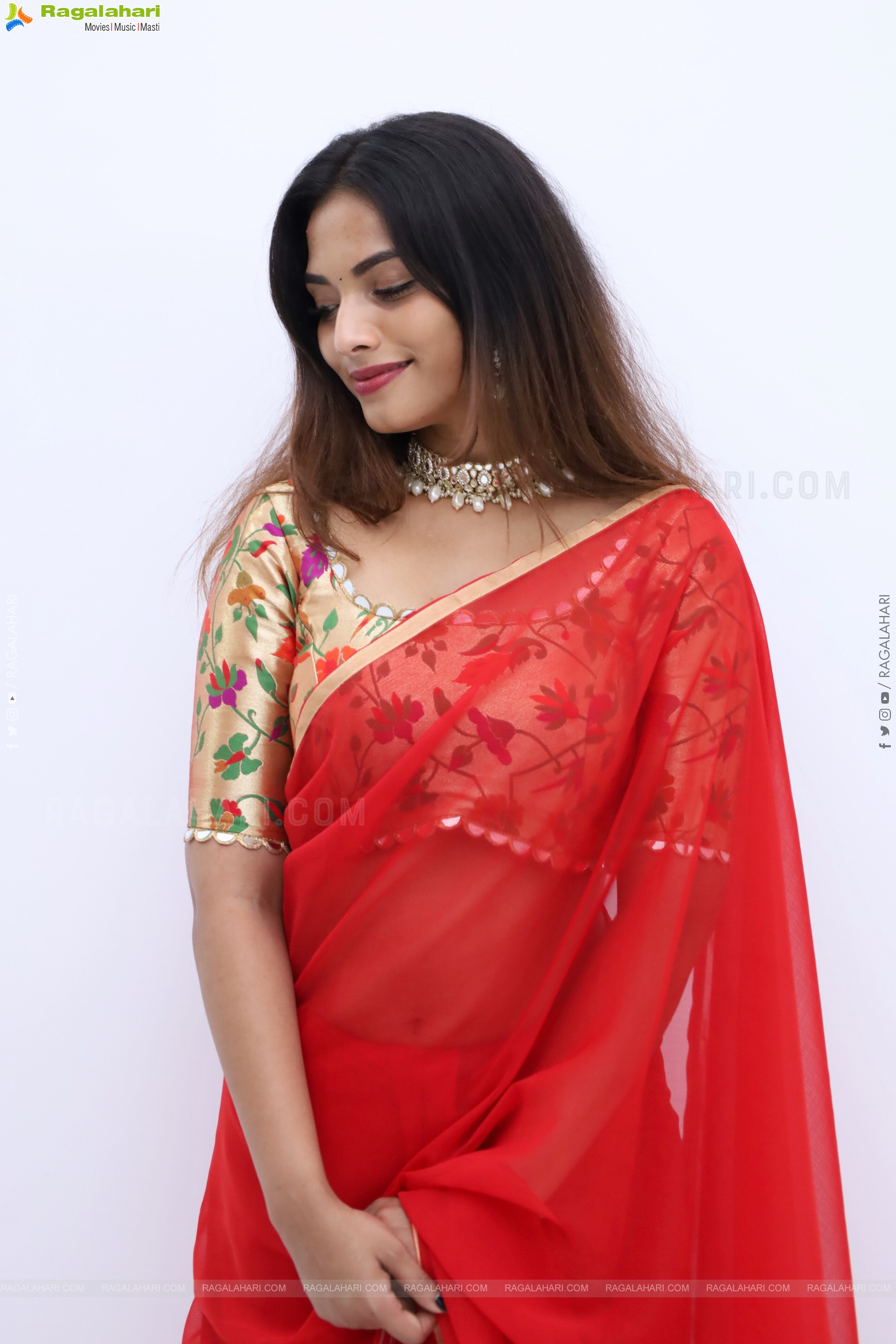 Sony Latest stills in Red Saree, HD Gallery