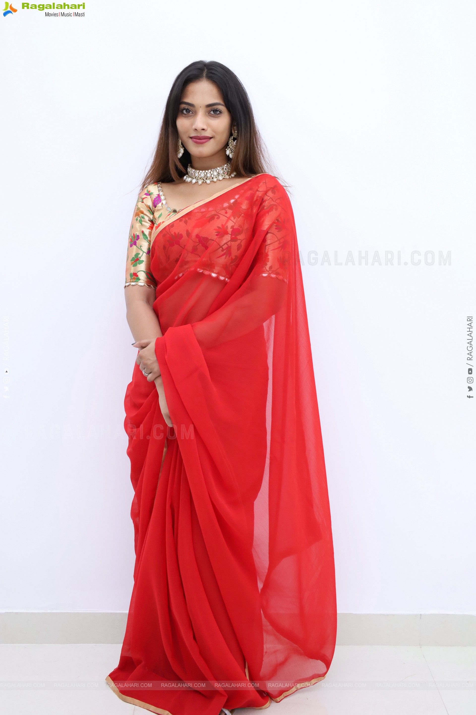 Sony Latest stills in Red Saree, HD Gallery