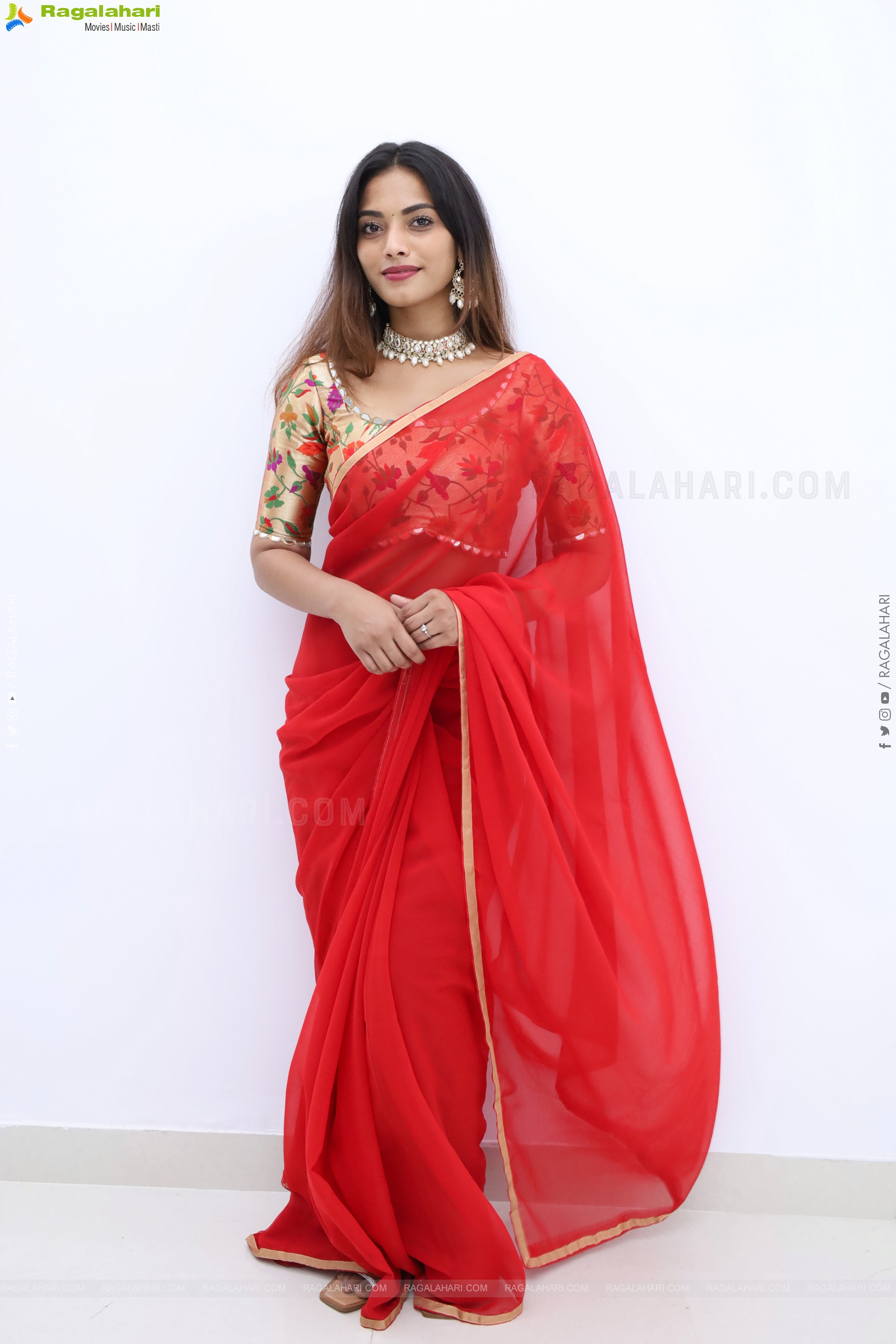 Sony Latest stills in Red Saree, HD Gallery