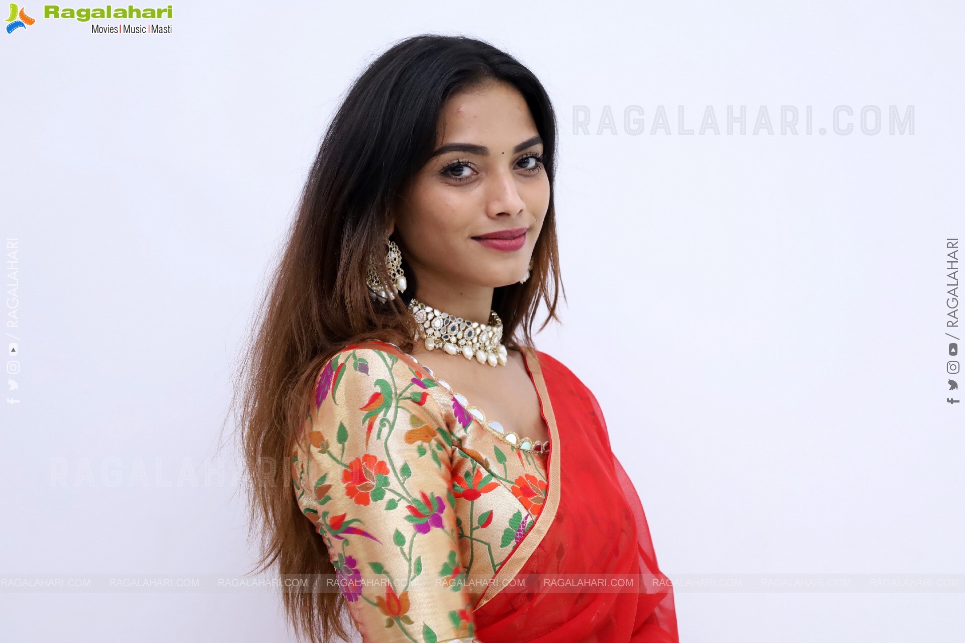 Sony Latest stills in Red Saree, HD Gallery