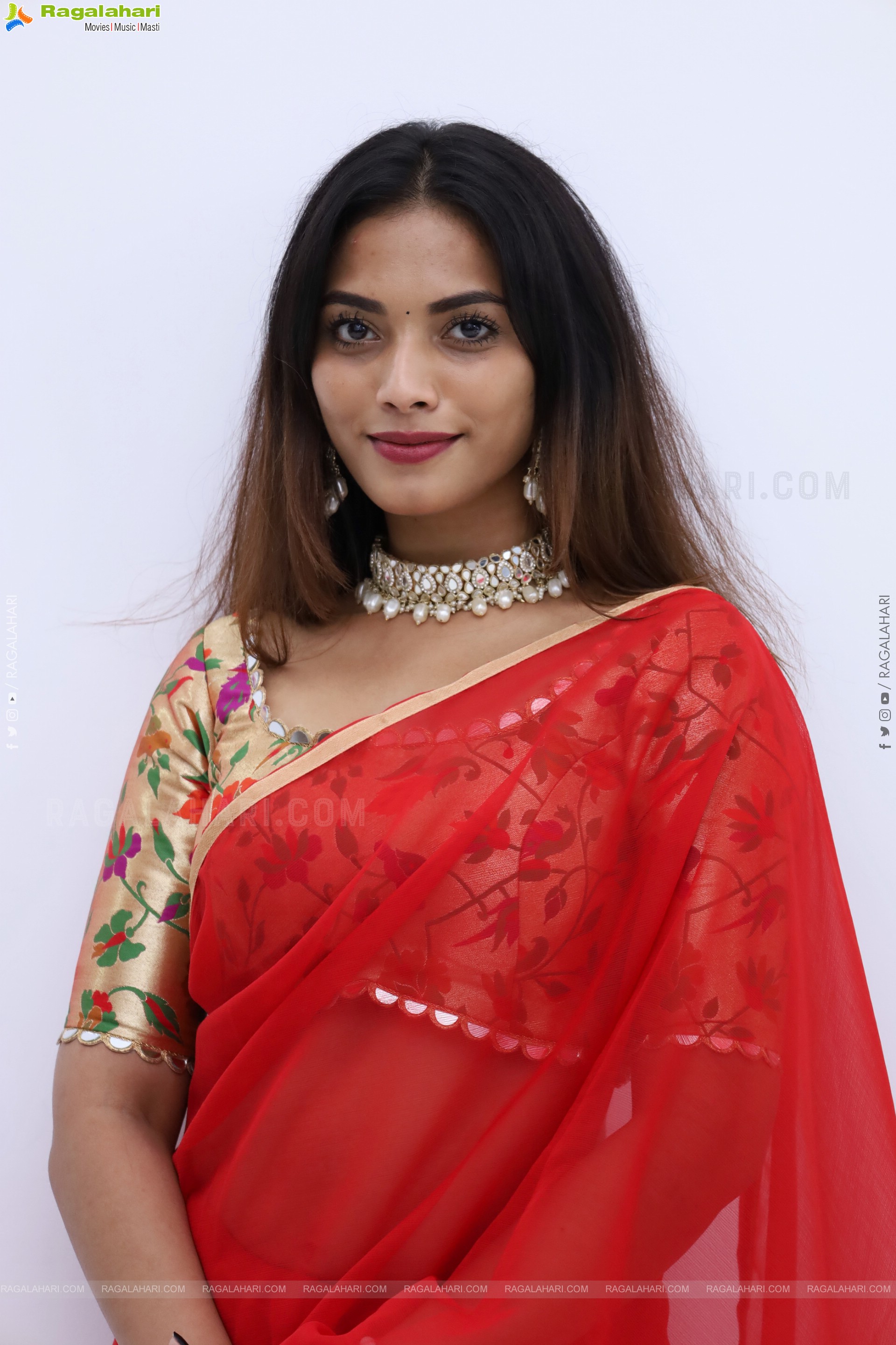 Sony Latest stills in Red Saree, HD Gallery