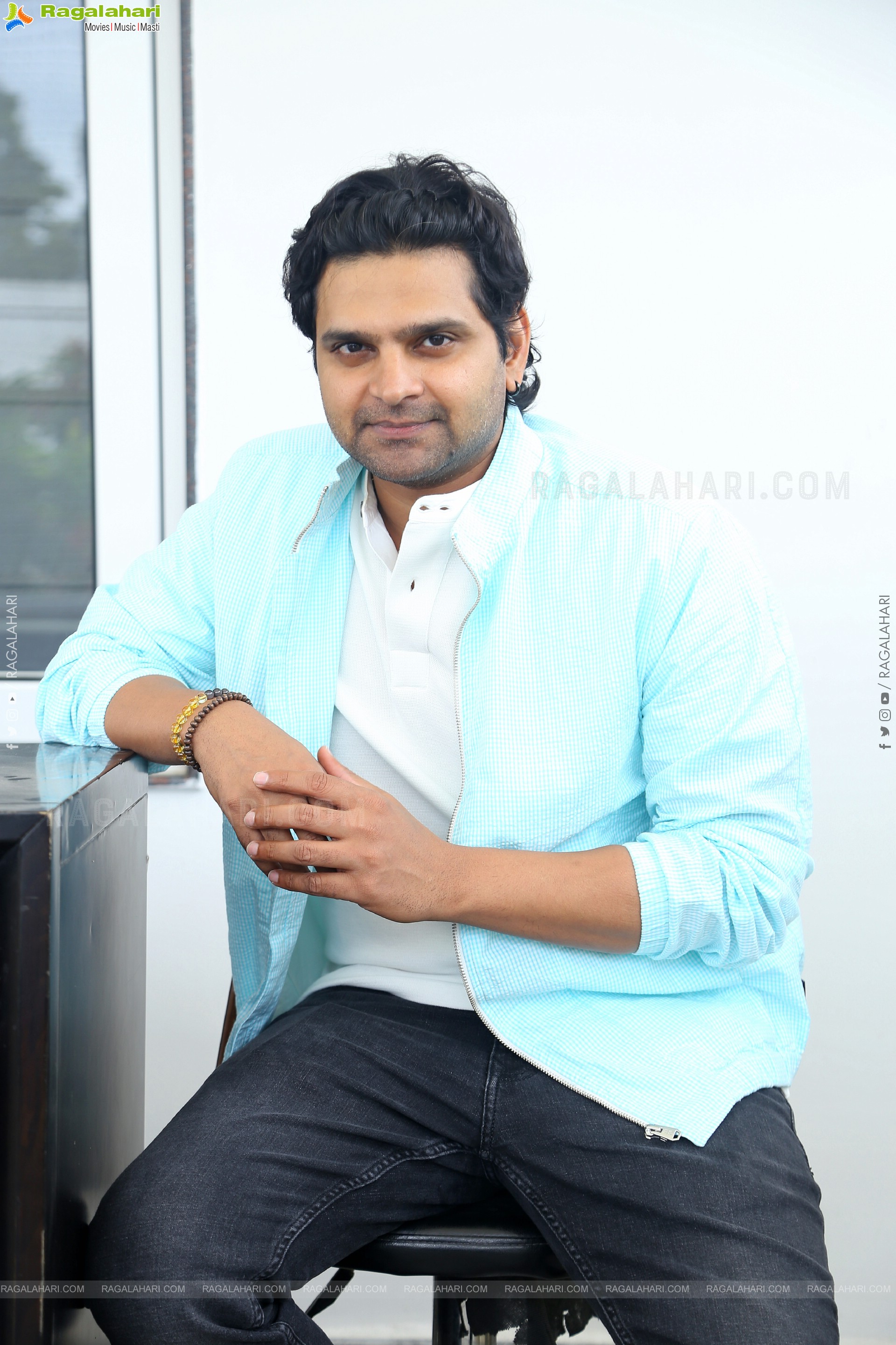 Sree Vishnu at Samajavaragamana Interview, HD Gallery