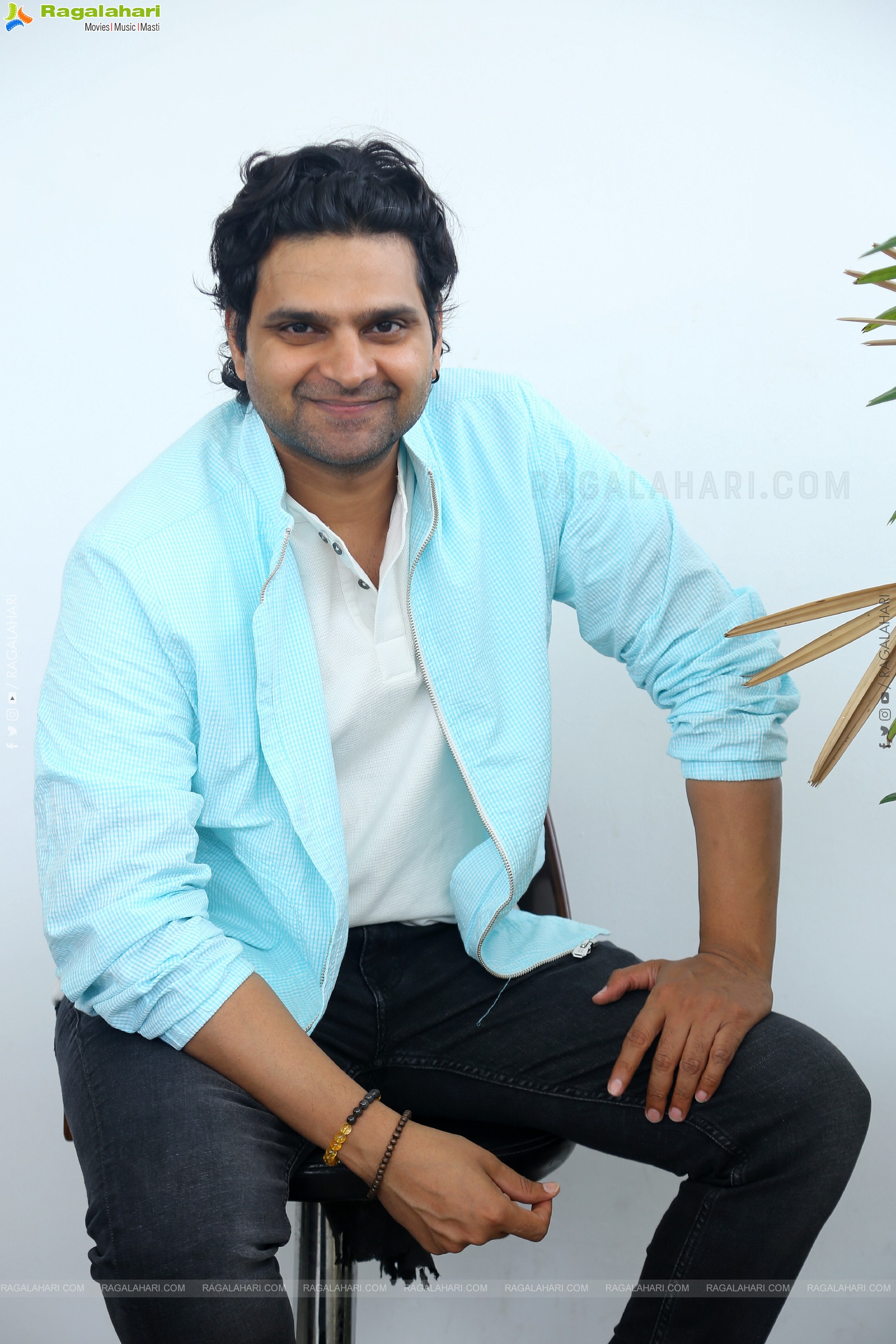 Sree Vishnu at Samajavaragamana Interview, HD Gallery