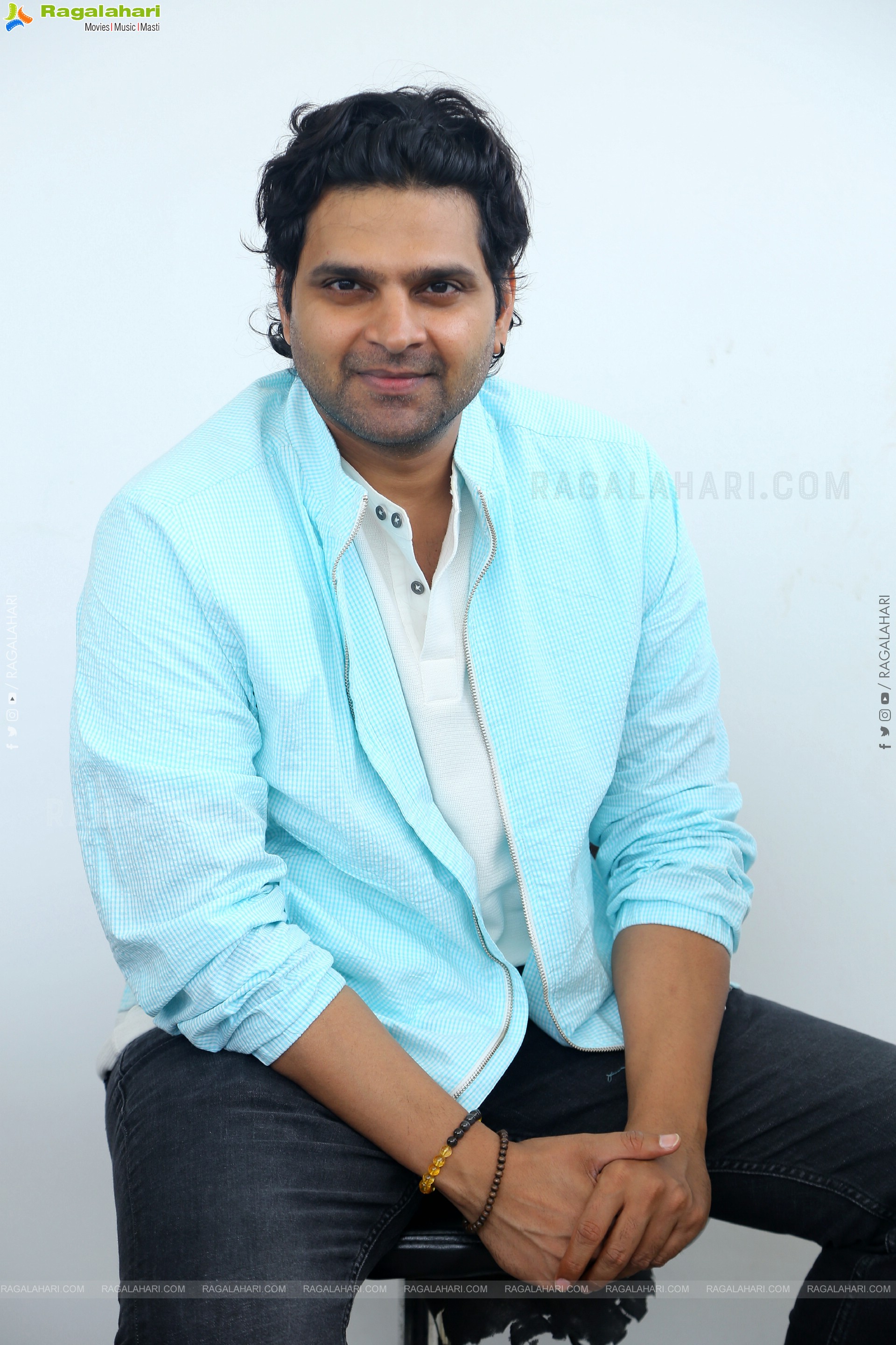 Sree Vishnu at Samajavaragamana Interview, HD Gallery