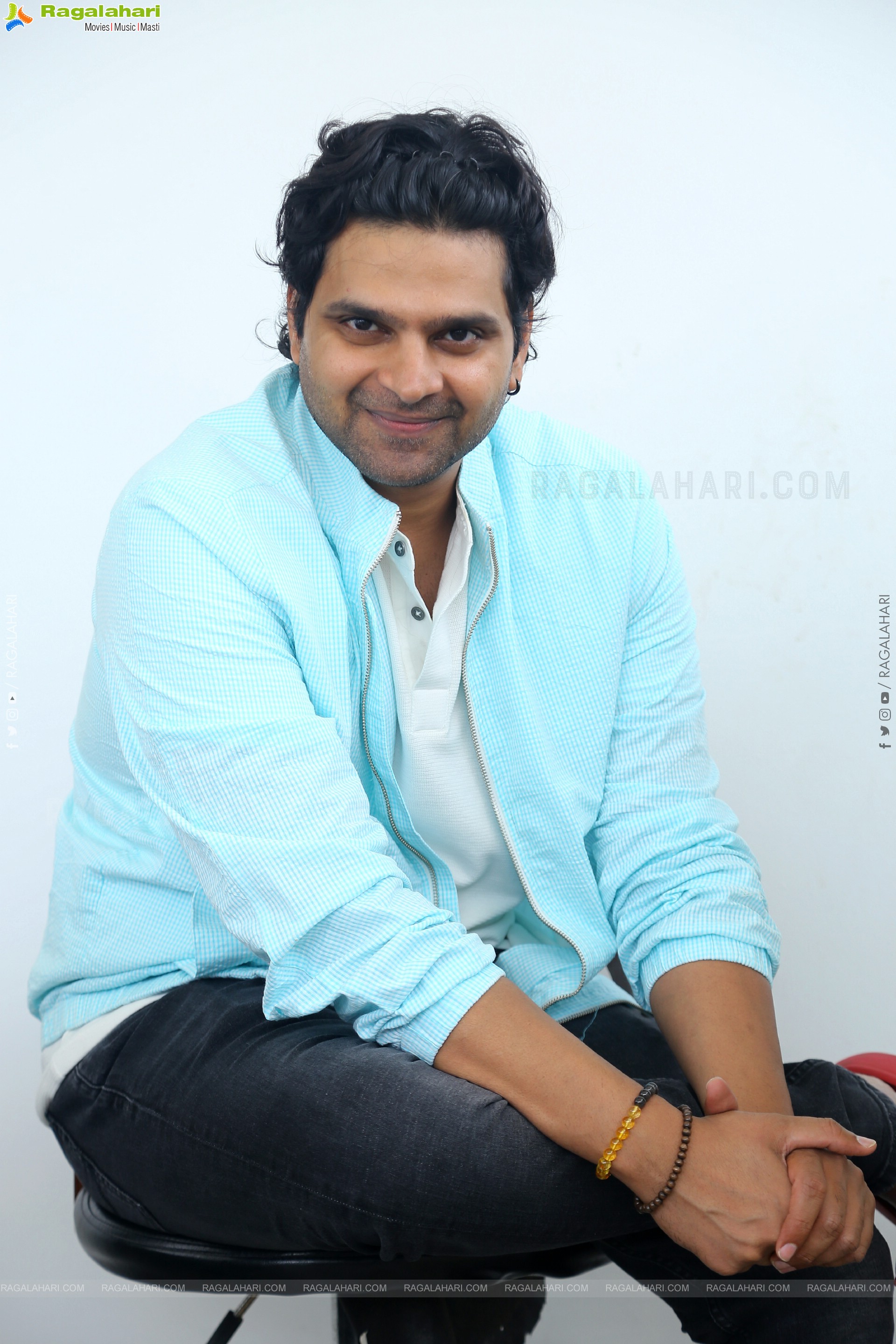 Sree Vishnu at Samajavaragamana Interview, HD Gallery