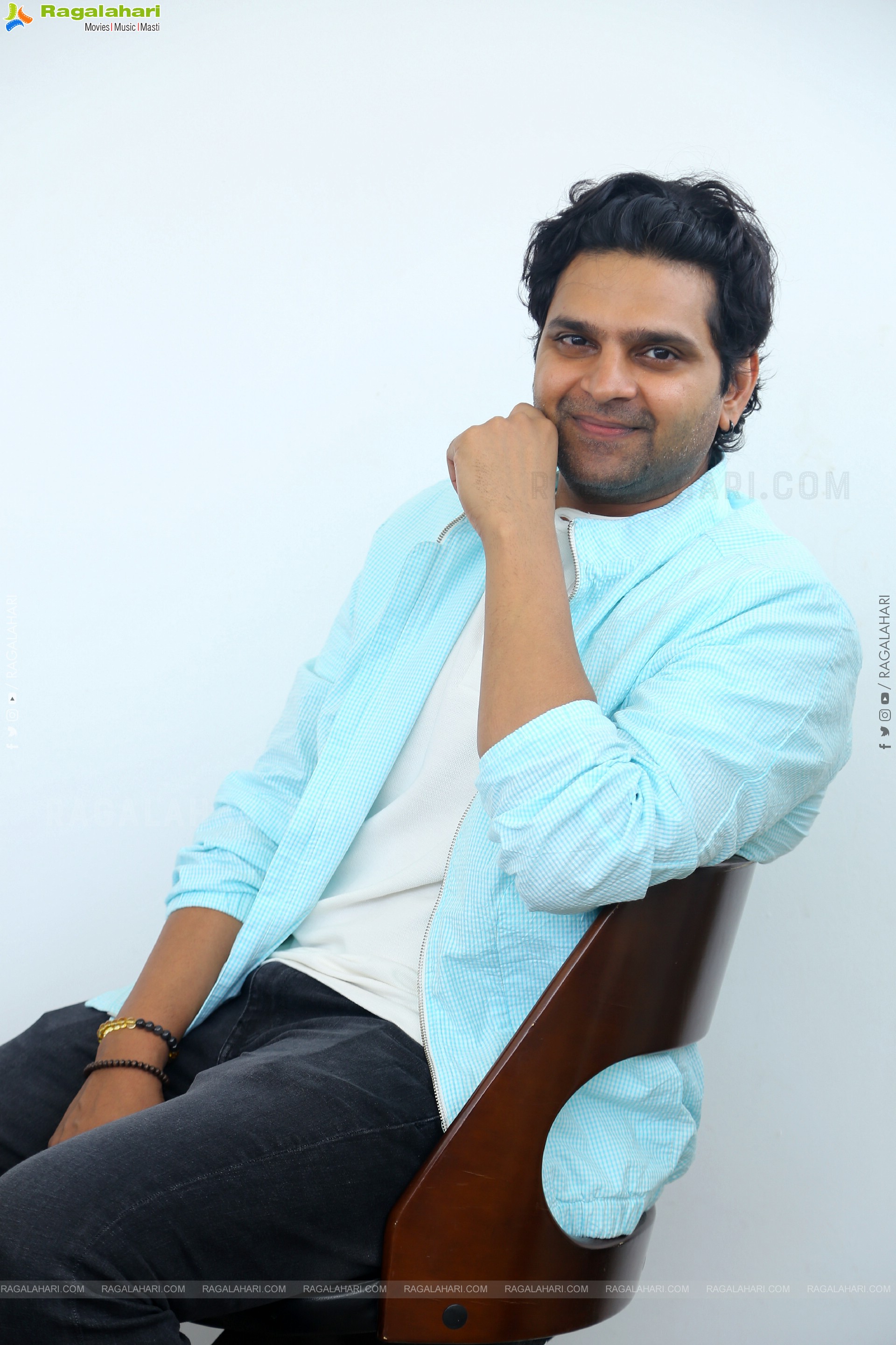 Sree Vishnu at Samajavaragamana Interview, HD Gallery