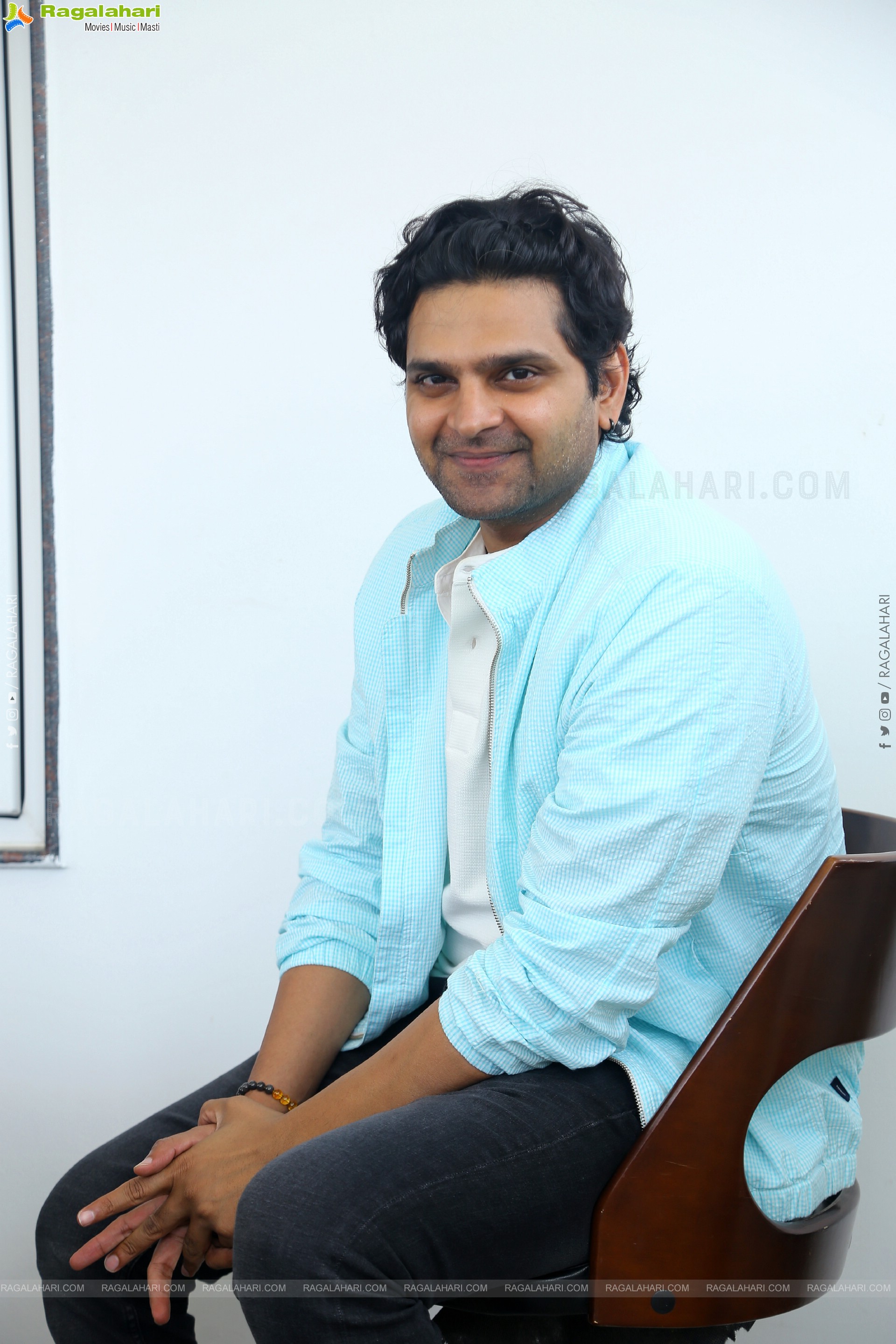 Sree Vishnu at Samajavaragamana Interview, HD Gallery