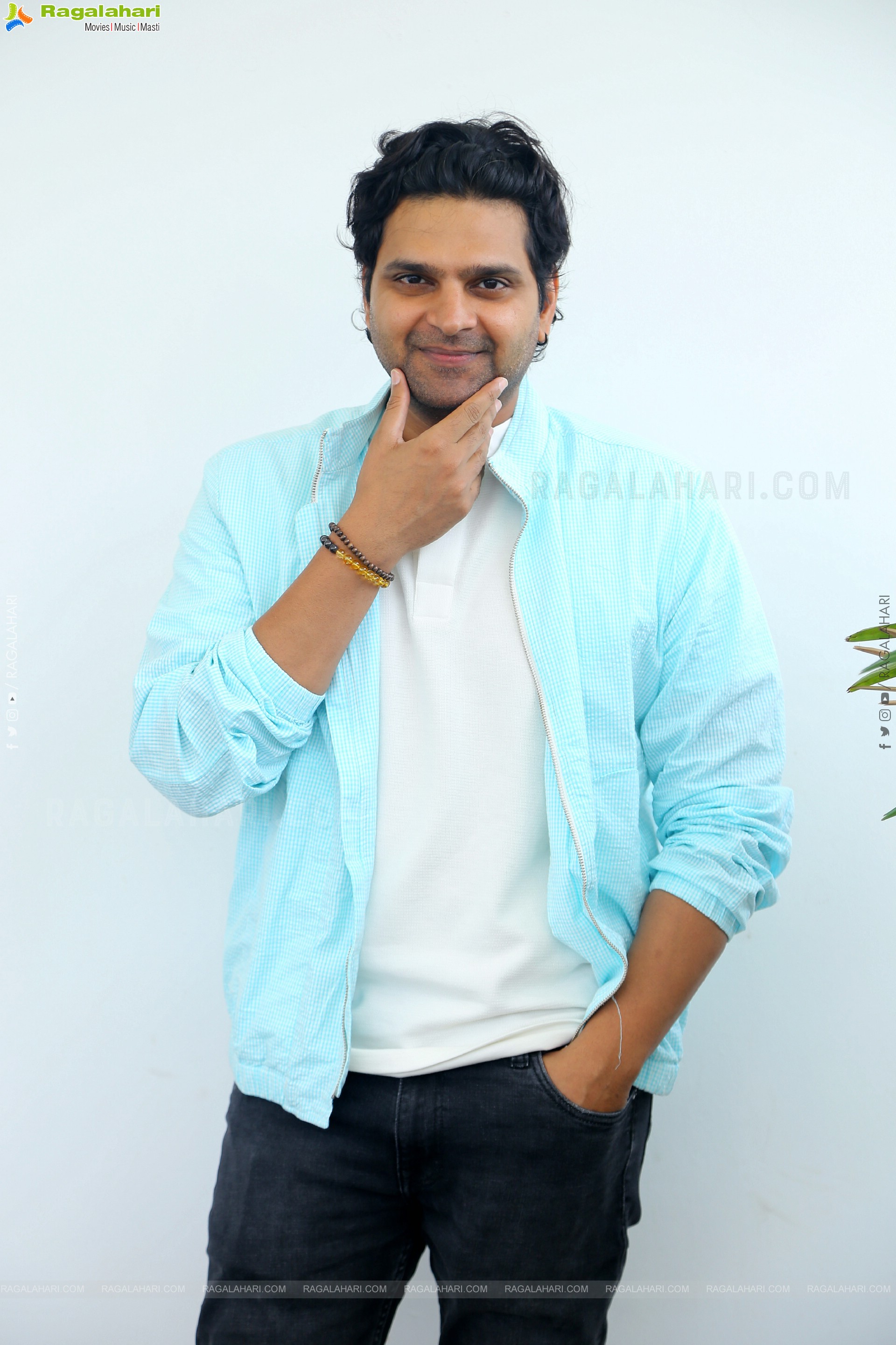 Sree Vishnu at Samajavaragamana Interview, HD Gallery