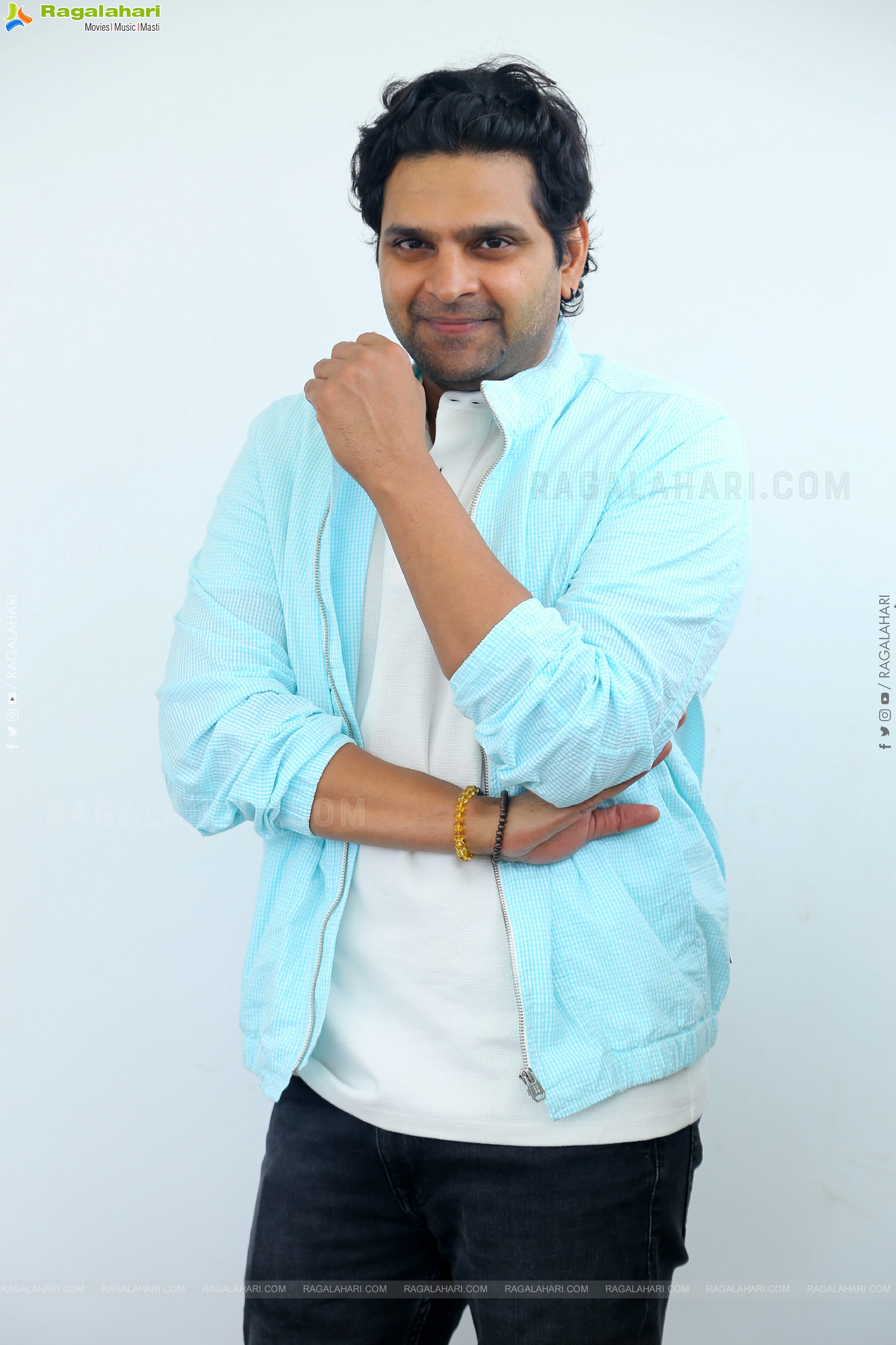 Sree Vishnu at Samajavaragamana Interview, HD Gallery