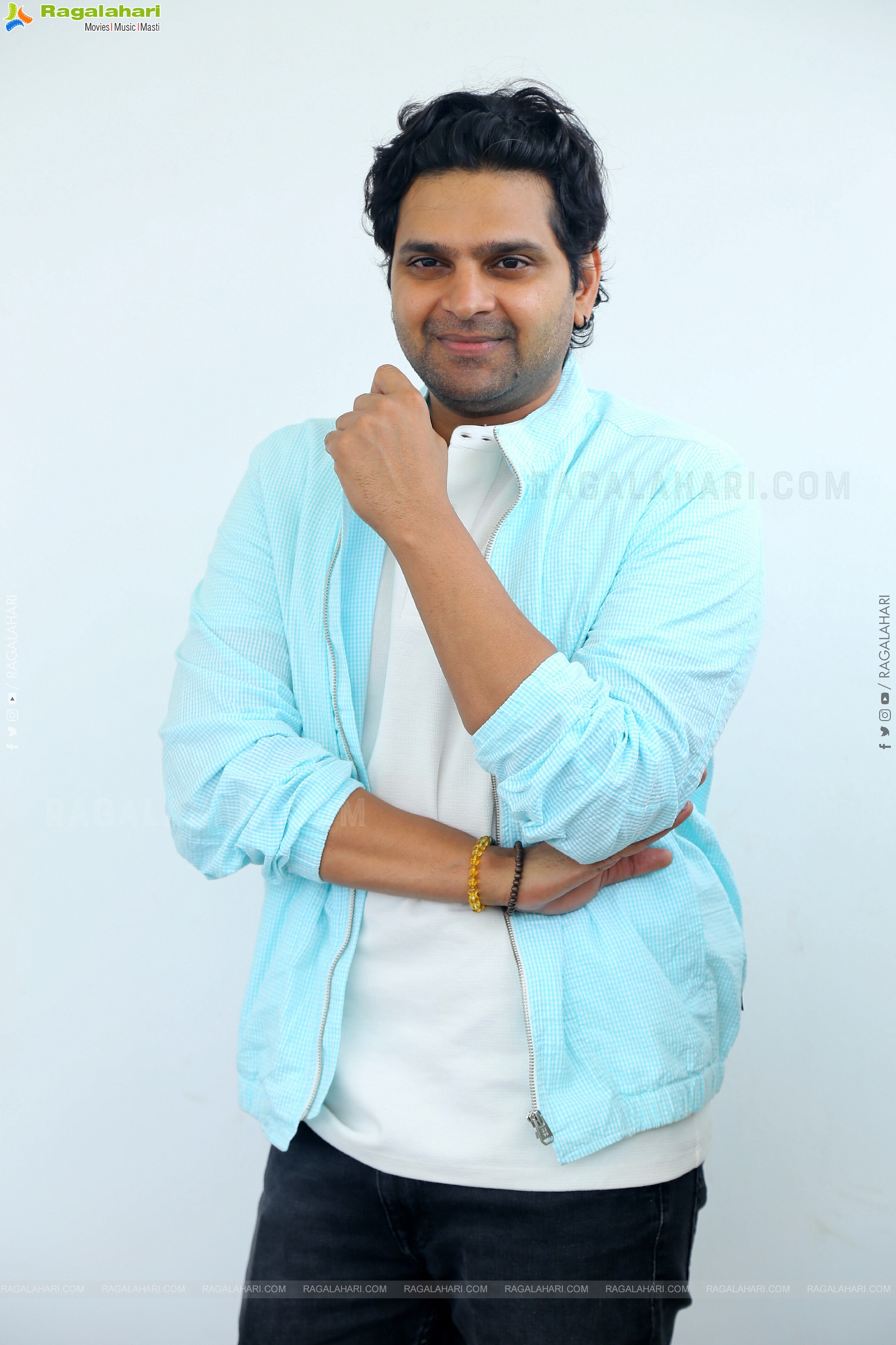 Sree Vishnu at Samajavaragamana Interview, HD Gallery