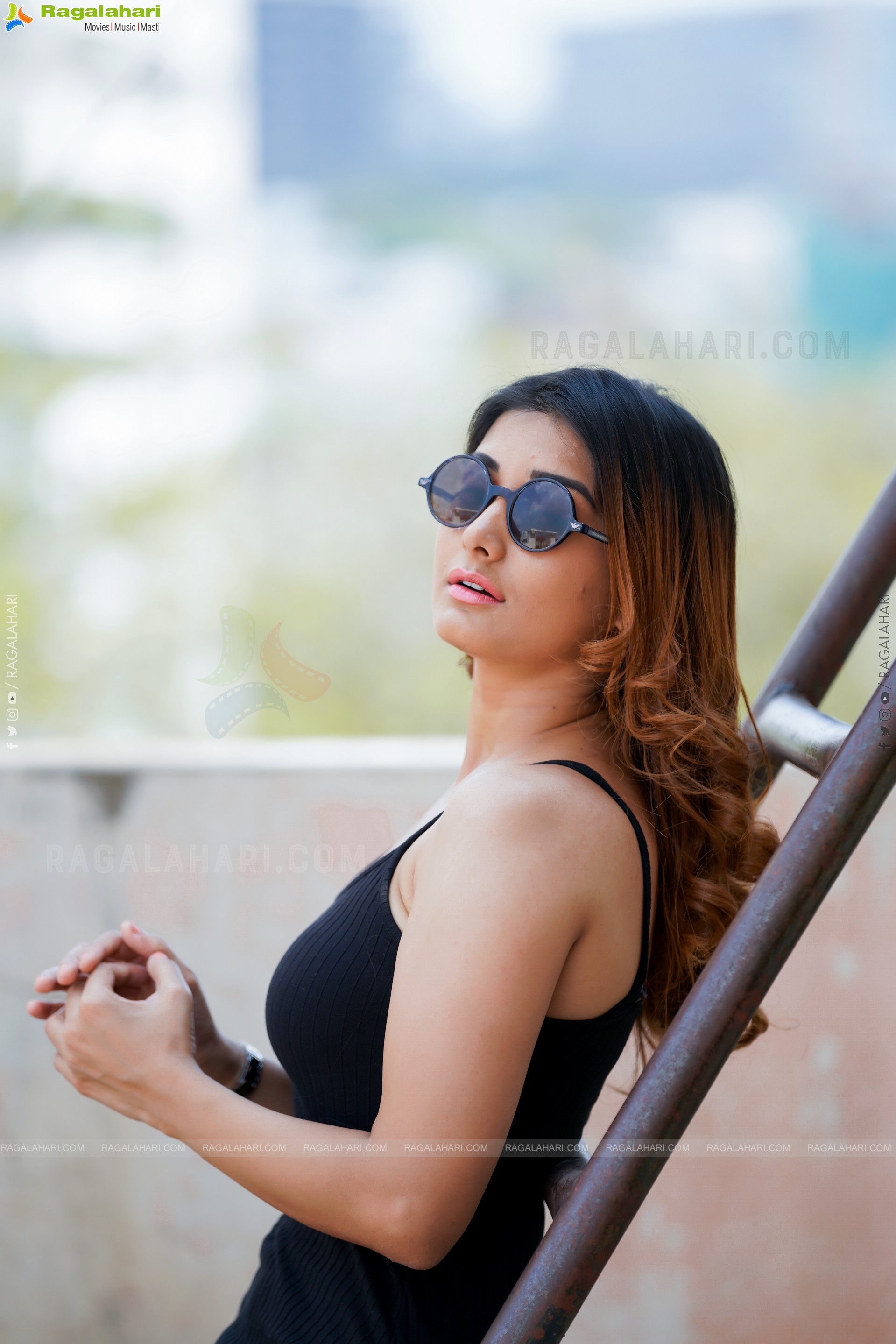 Kanika Wadhwa Exclusive Photoshoot, HD Gallery