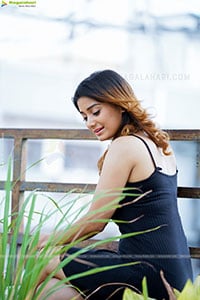 Kanika Wadhwa Exclusive Photoshoot, HD Gallery
