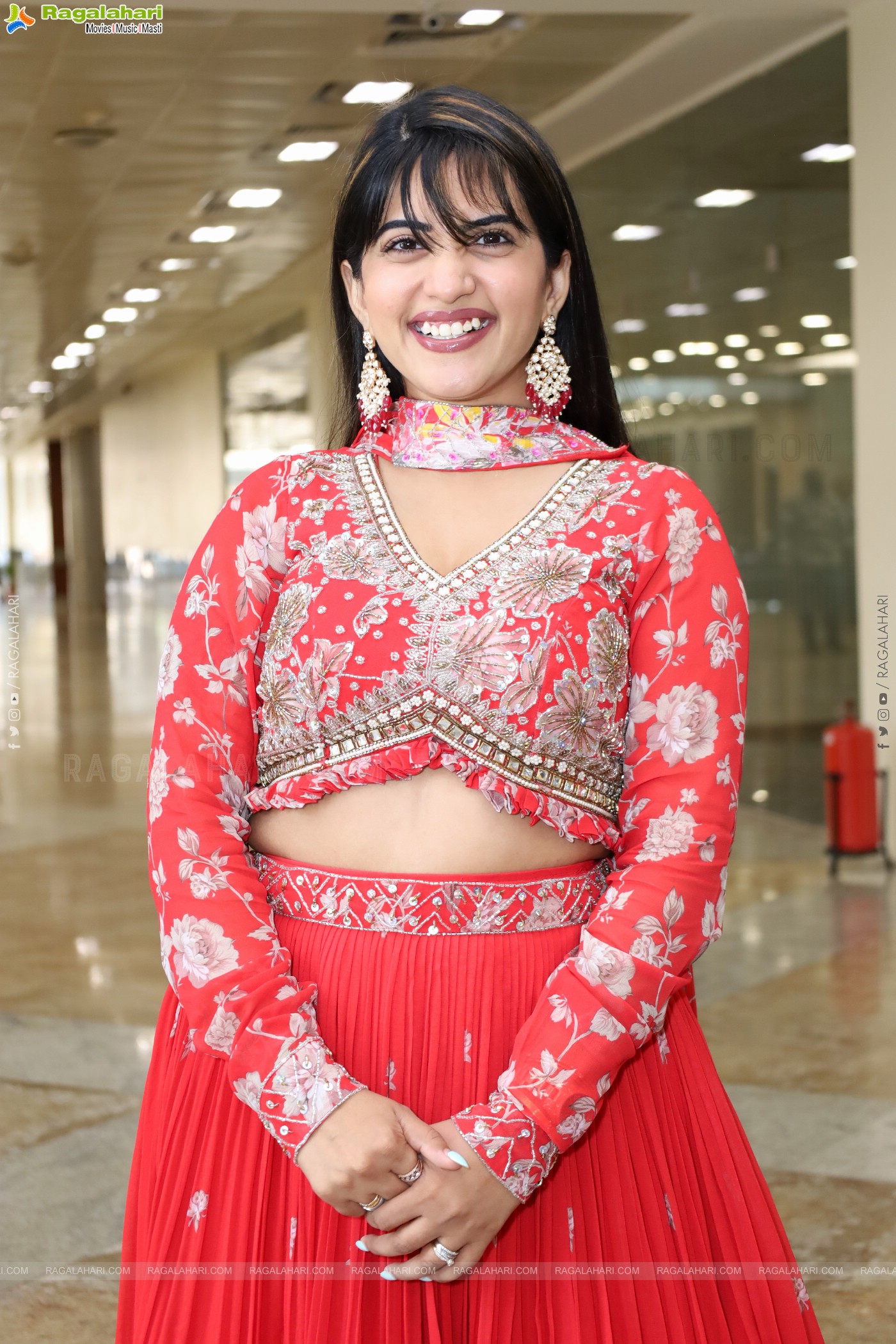 Sravanthi Chokarapu Latest Stills, HD Photo Gallery