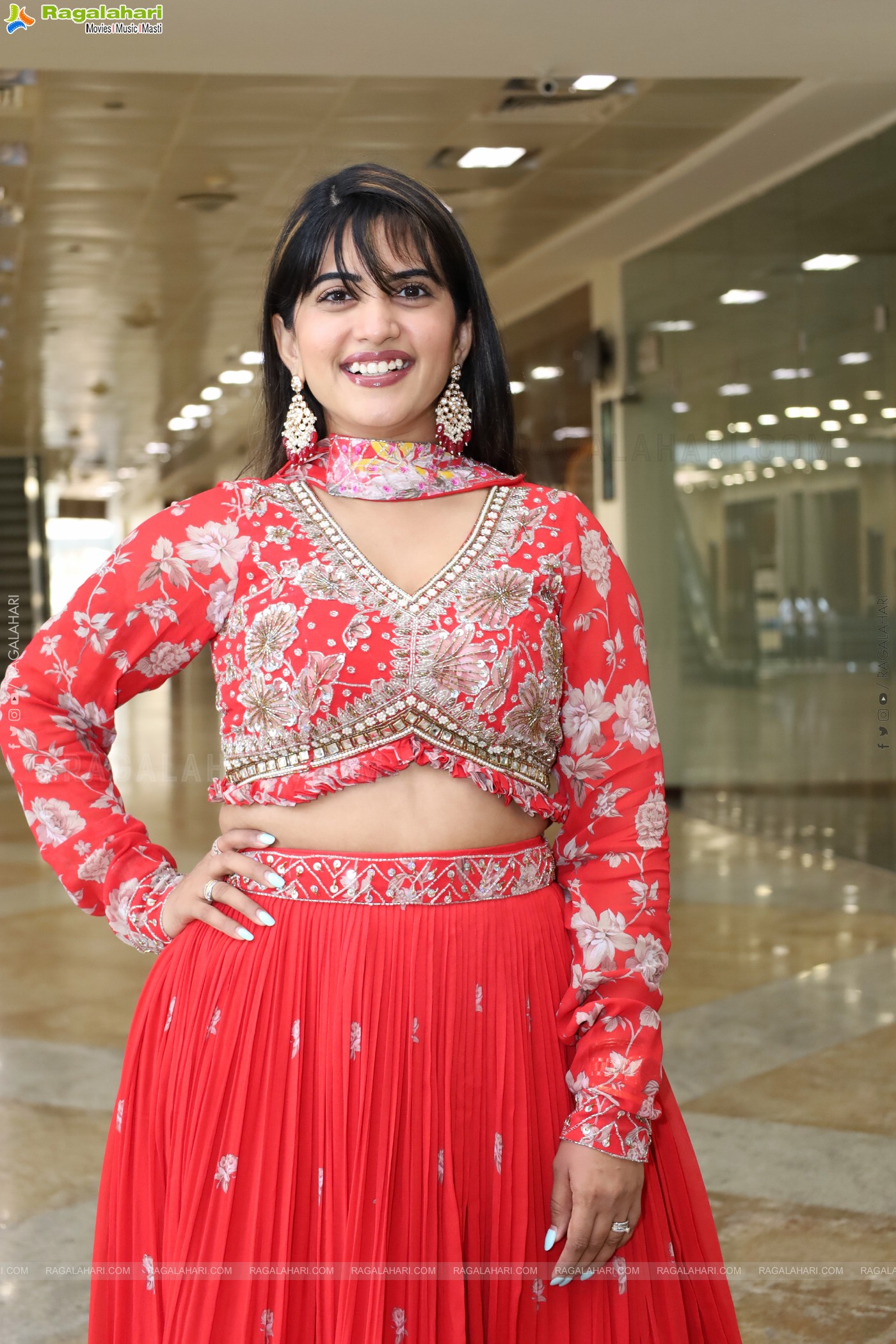 Sravanthi Chokarapu Latest Stills, HD Photo Gallery