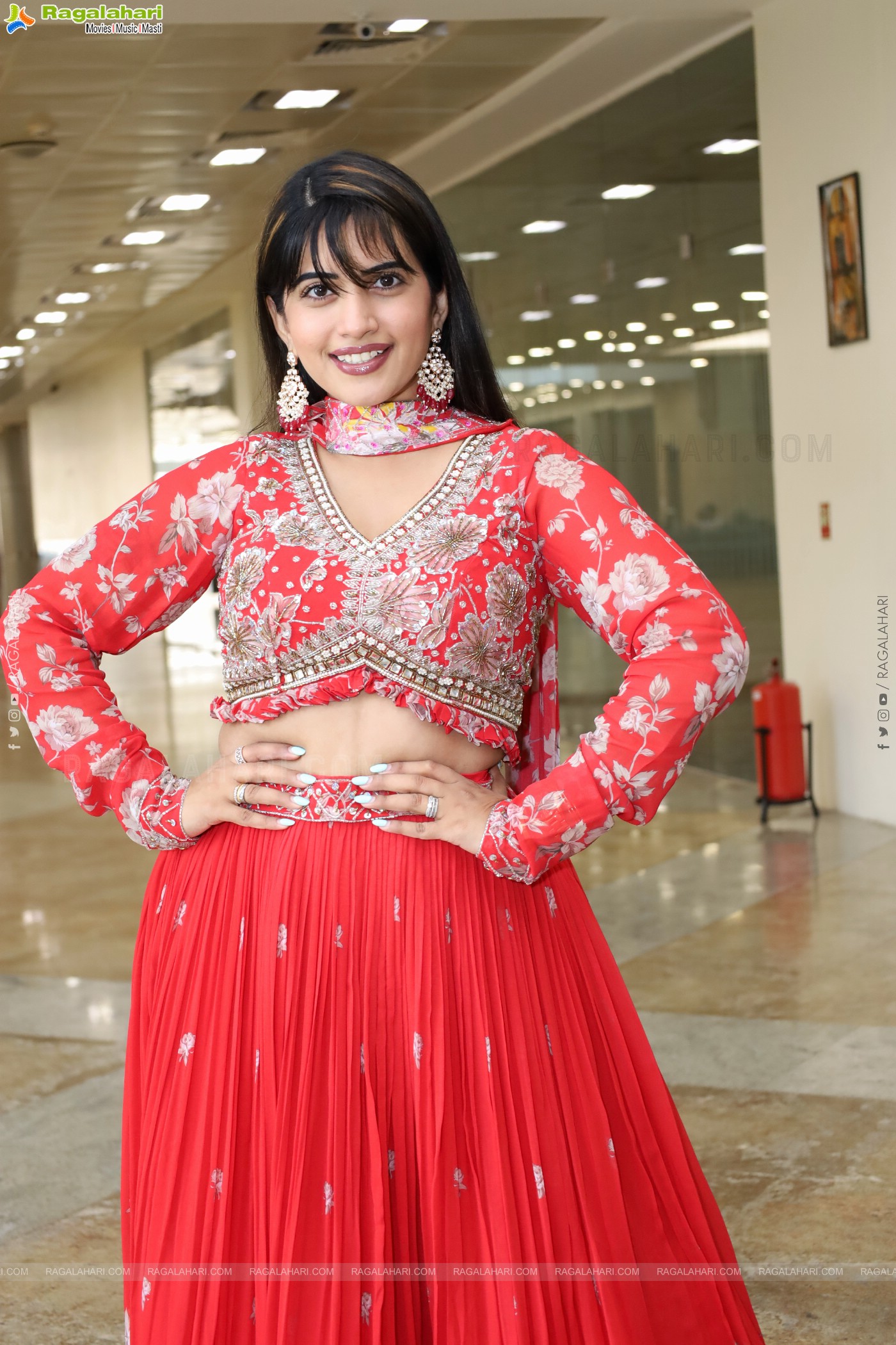 Sravanthi Chokarapu Latest Stills, HD Photo Gallery